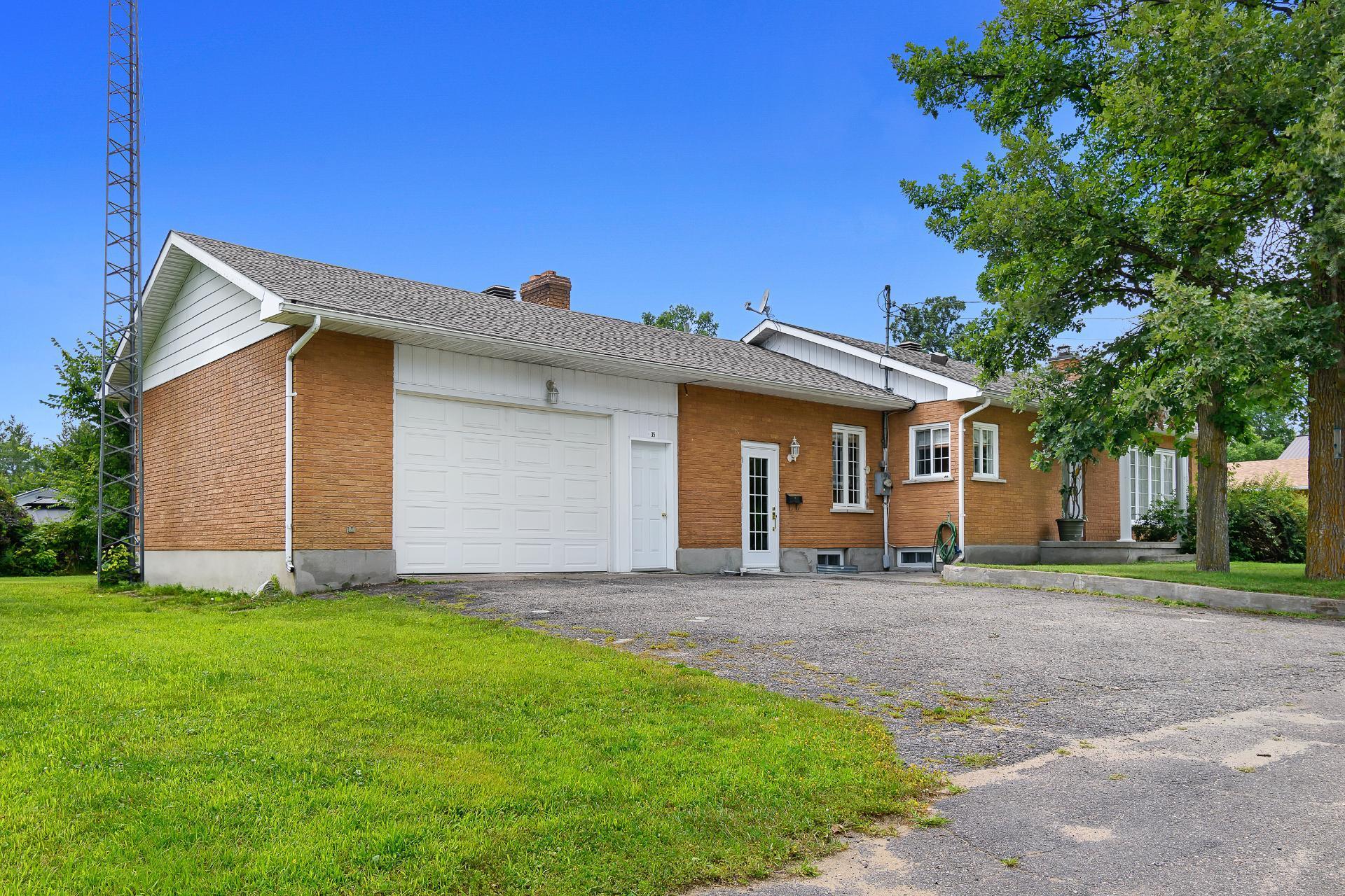 









35


Rue Frost

,
Fort-Coulonge,




QC
J0X1V0

