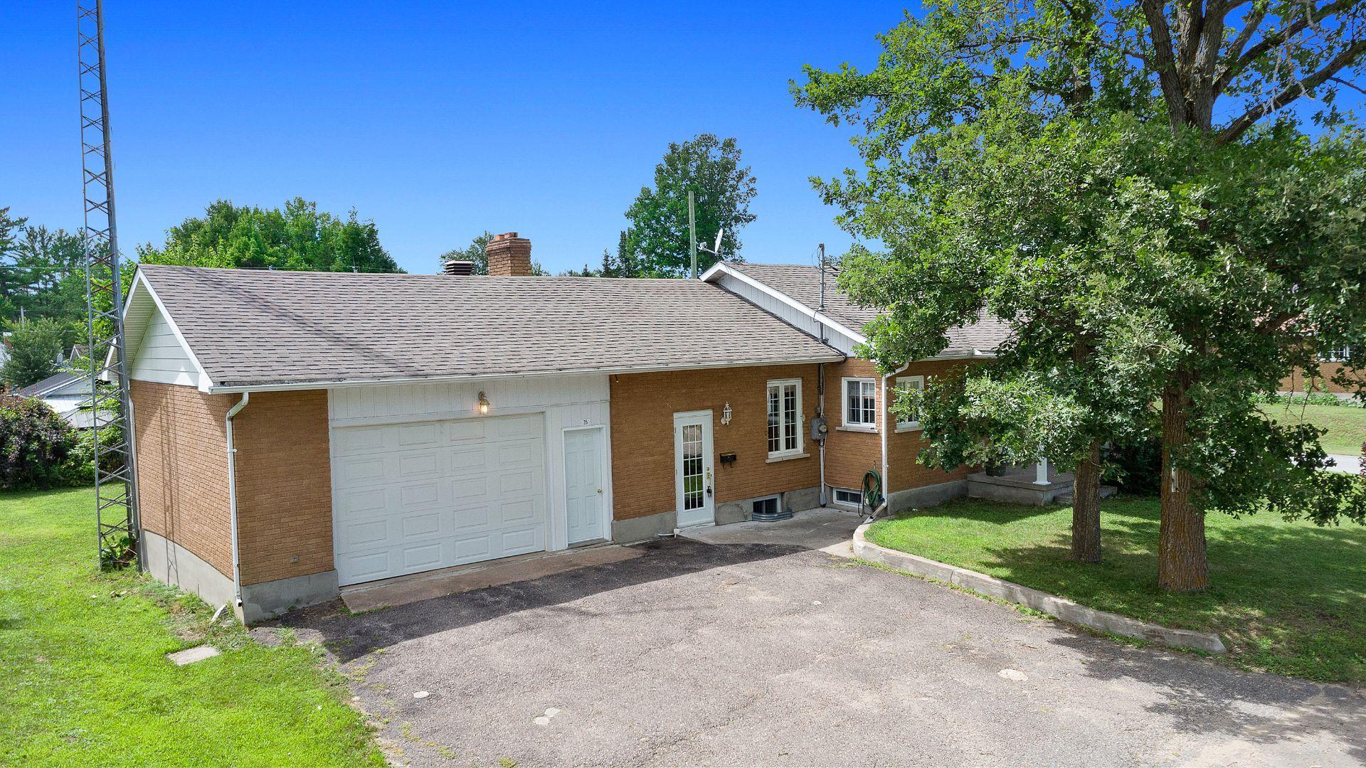 









35


Rue Frost

,
Fort-Coulonge,




QC
J0X1V0

