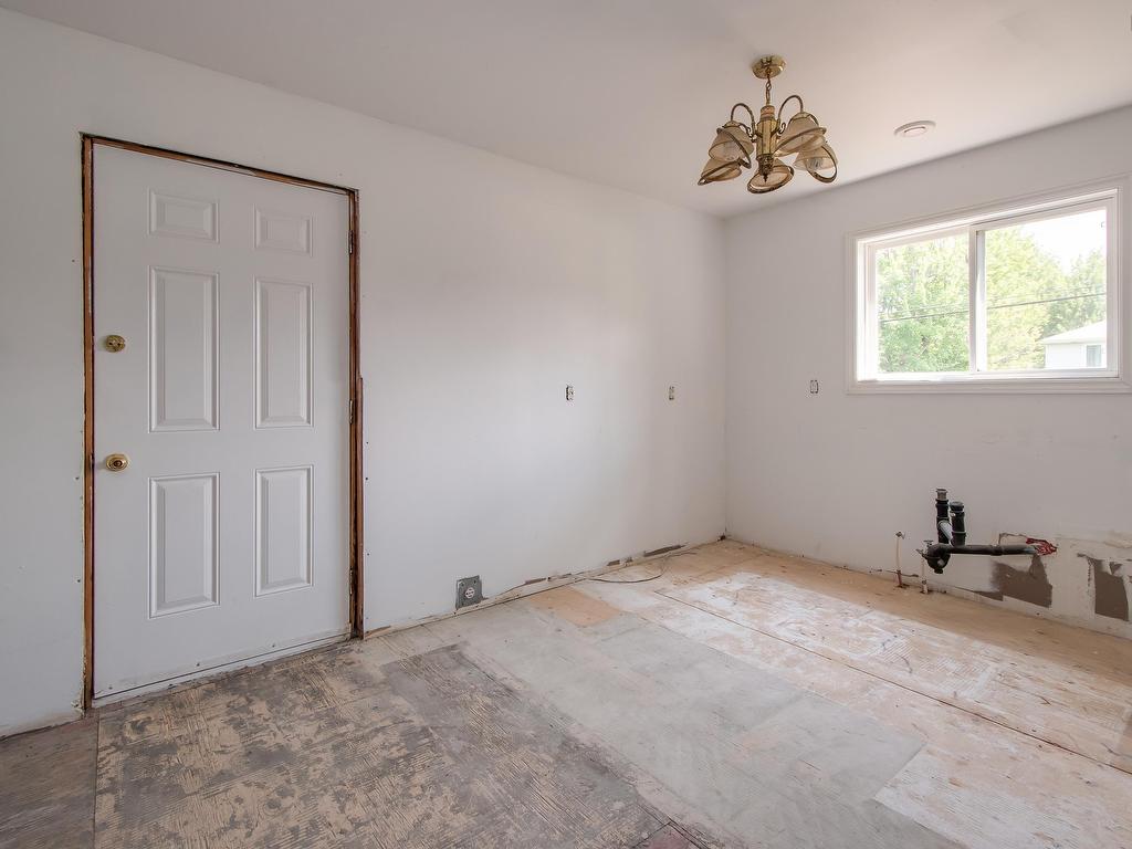 












11 Fourth Street

,
Dartmouth,




NS
B2X 1Y1

