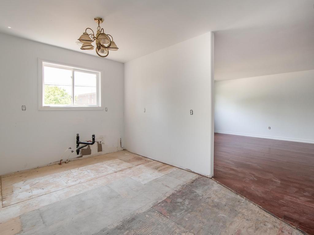 












11 Fourth Street

,
Dartmouth,




NS
B2X 1Y1

