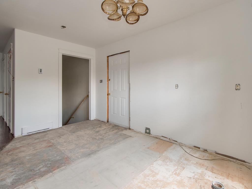 












11 Fourth Street

,
Dartmouth,




NS
B2X 1Y1

