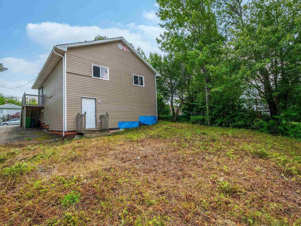 












11 Fourth Street

,
Dartmouth,




NS
B2X 1Y1

