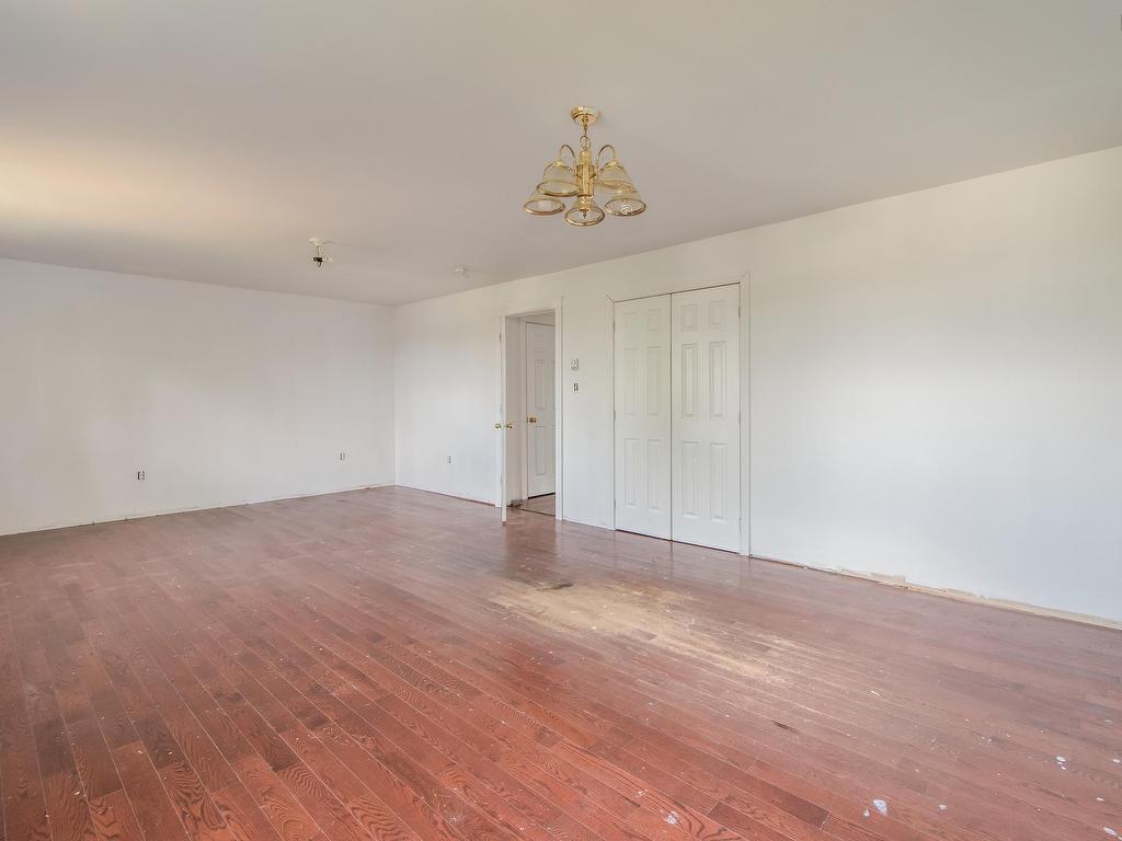 












11 Fourth Street

,
Dartmouth,




NS
B2X 1Y1

