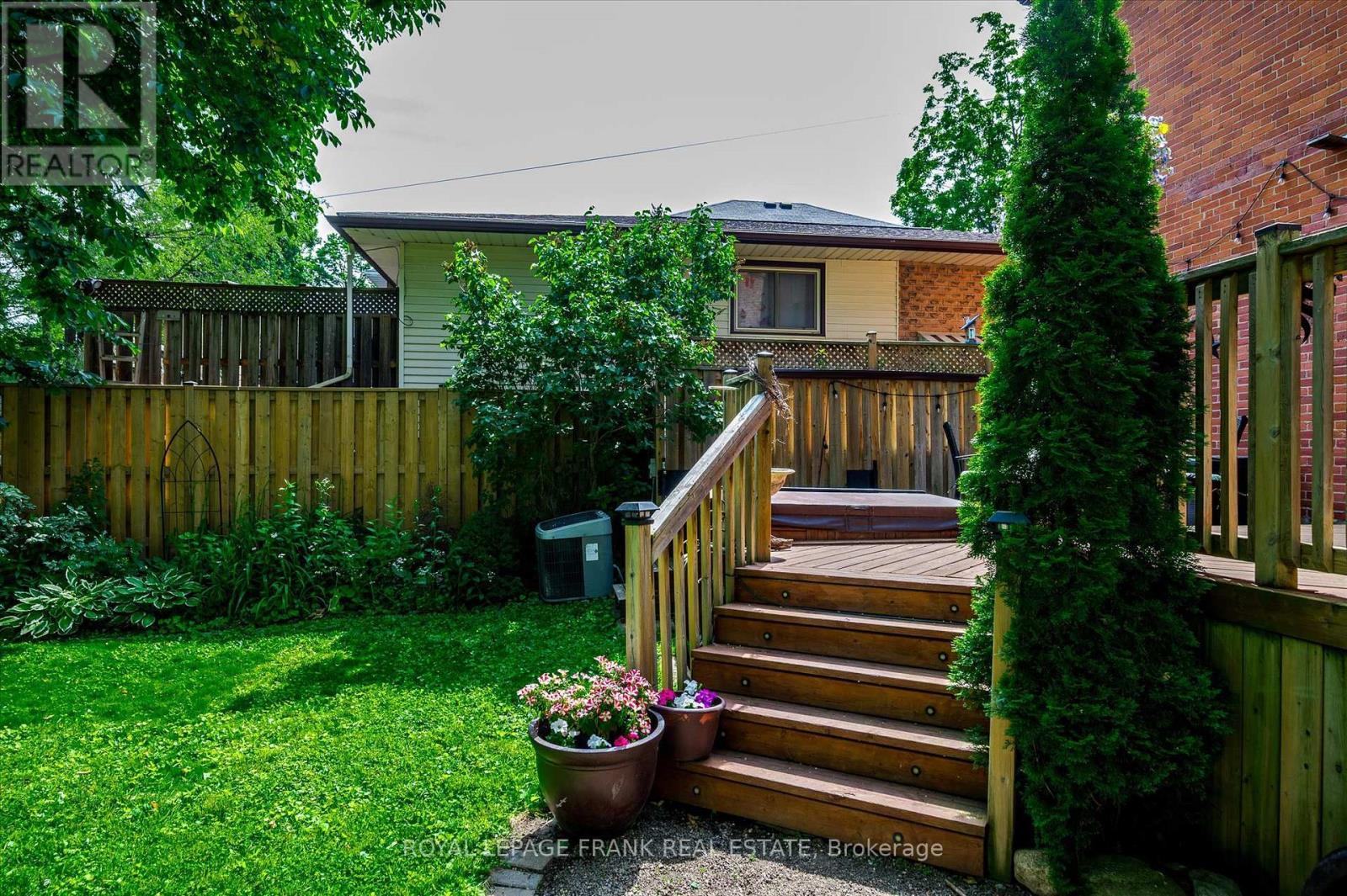












46 SOPHIA STREET

,
Peterborough East (Central),




Ontario
K9H1E1

