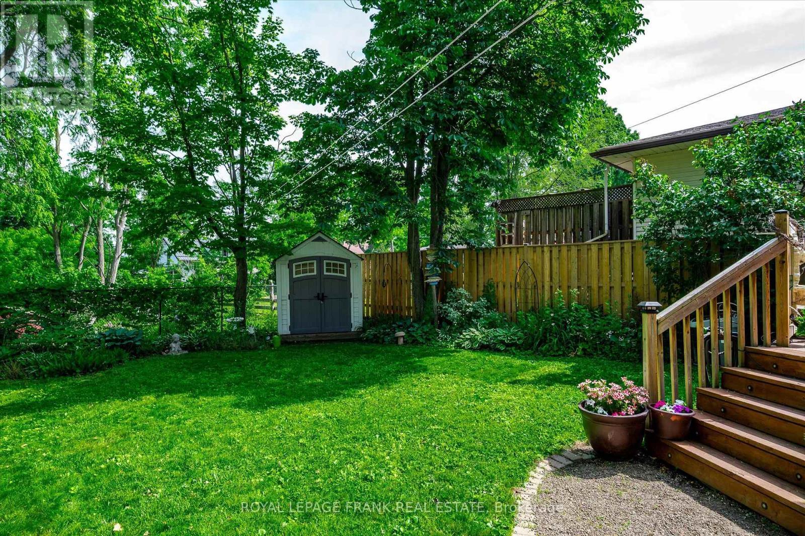 












46 SOPHIA STREET

,
Peterborough East (Central),




Ontario
K9H1E1

