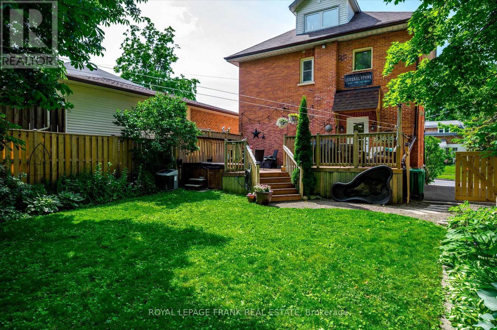 












46 SOPHIA STREET

,
Peterborough East (Central),




Ontario
K9H1E1

