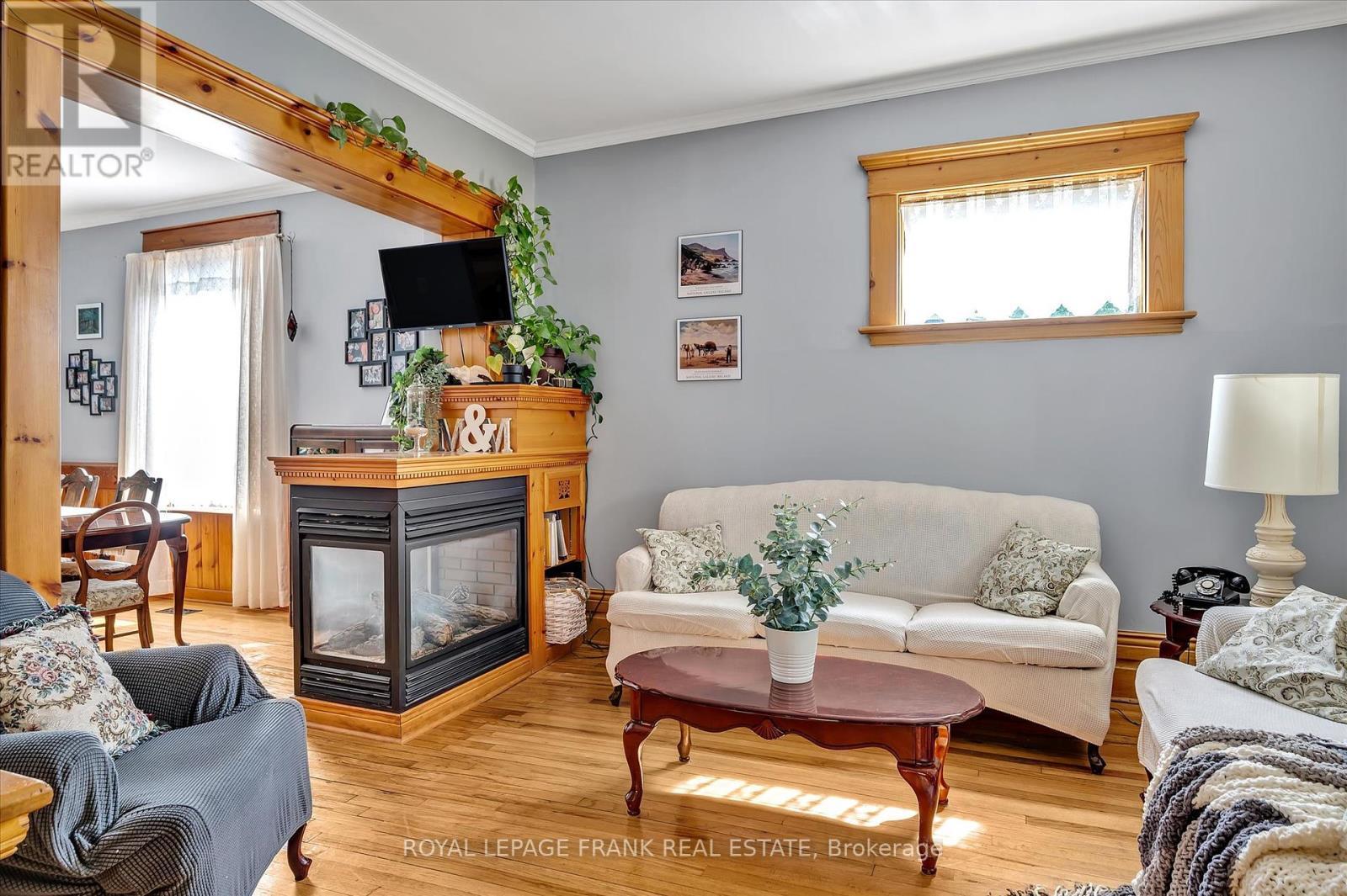 












46 SOPHIA STREET

,
Peterborough East (Central),




Ontario
K9H1E1

