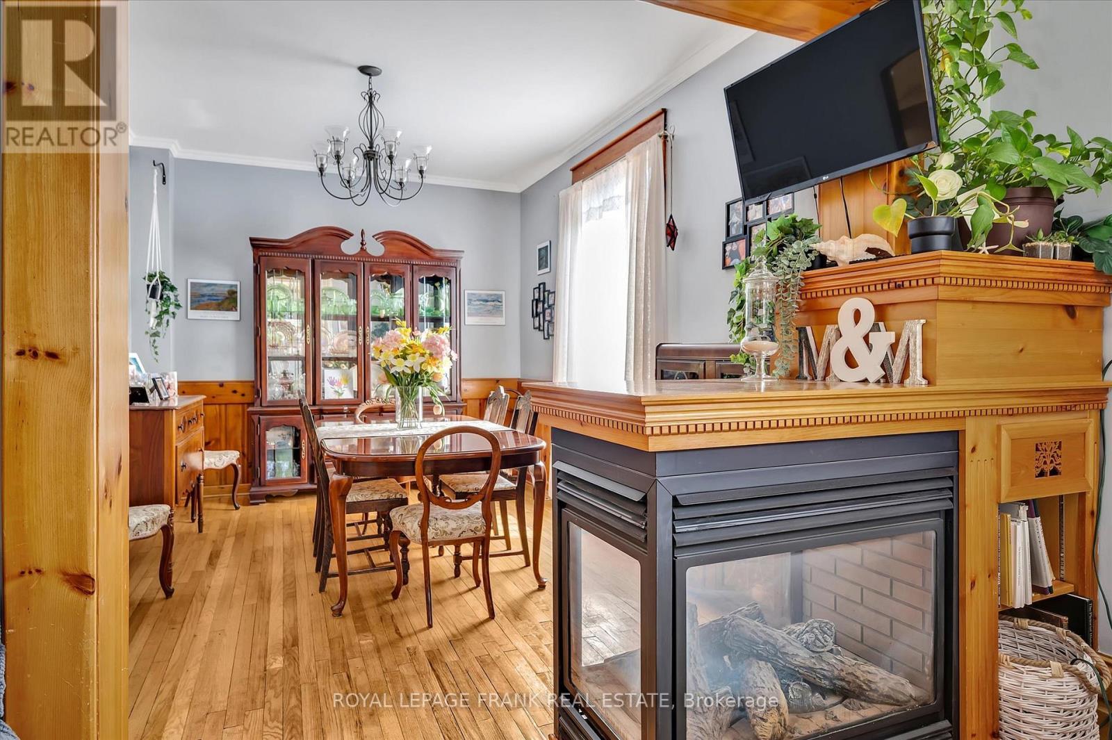 












46 SOPHIA STREET

,
Peterborough East (Central),




Ontario
K9H1E1

