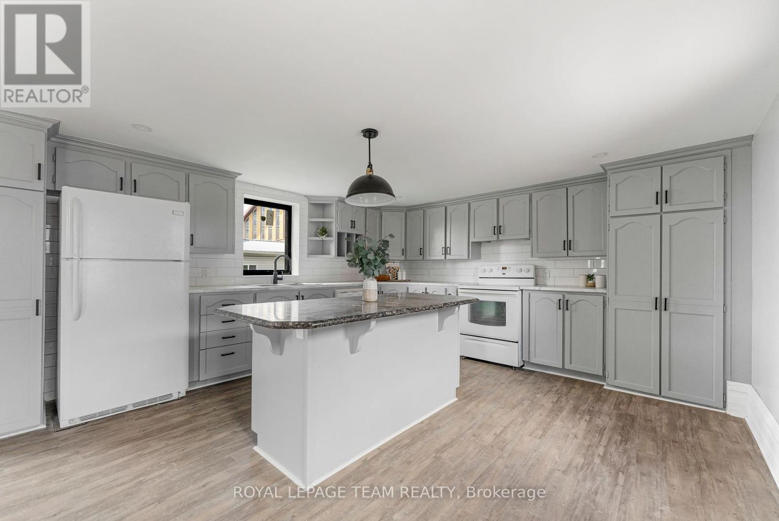 












47 BONNECHERE STREET N

,
Renfrew,




Ontario
K7V1Y8

