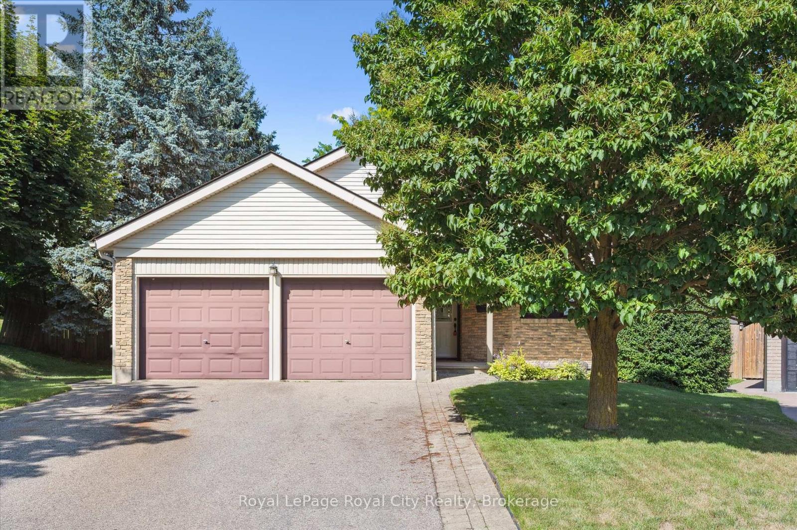 












15 JODI PLACE

,
Guelph (Willow West/Sugarbush/West Acres),




Ontario
N1H7R1

