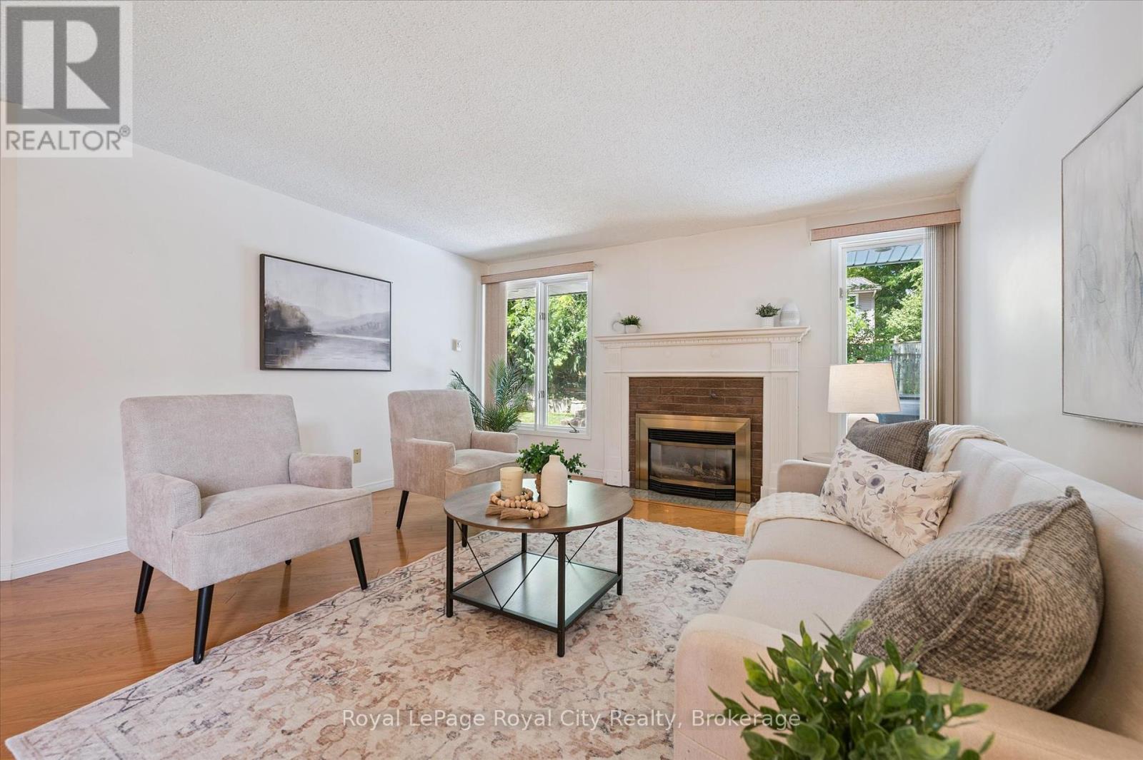 












15 JODI PLACE

,
Guelph (Willow West/Sugarbush/West Acres),




Ontario
N1H7R1

