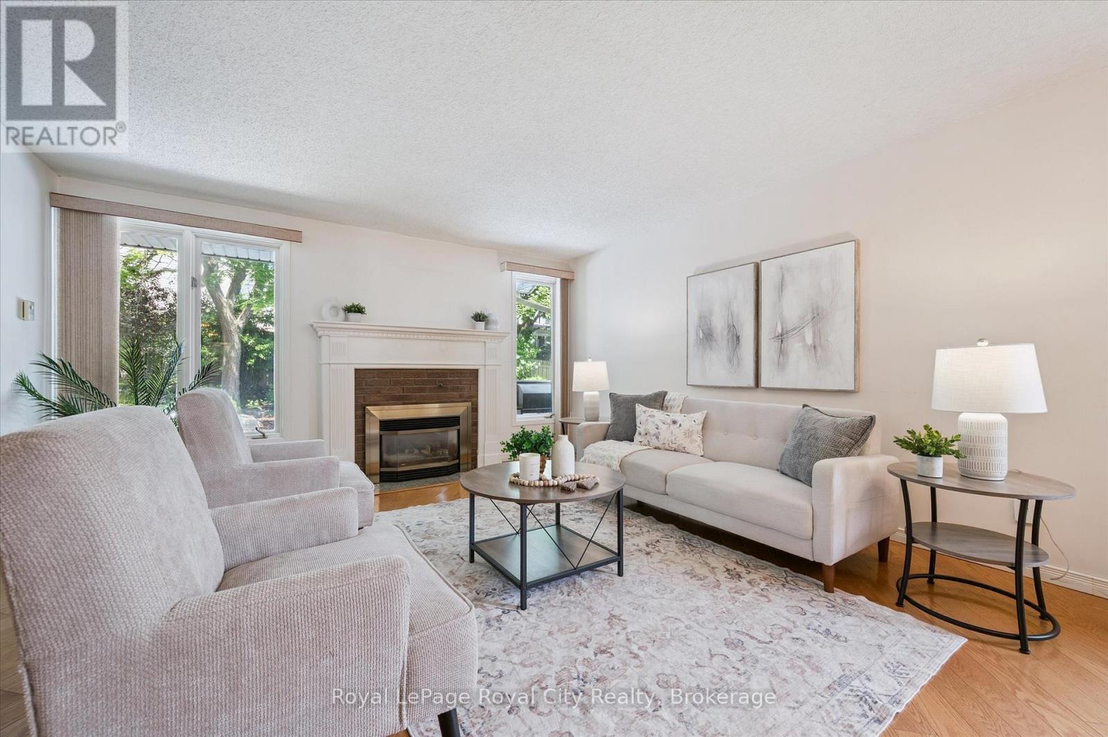 












15 JODI PLACE

,
Guelph (Willow West/Sugarbush/West Acres),




Ontario
N1H7R1

