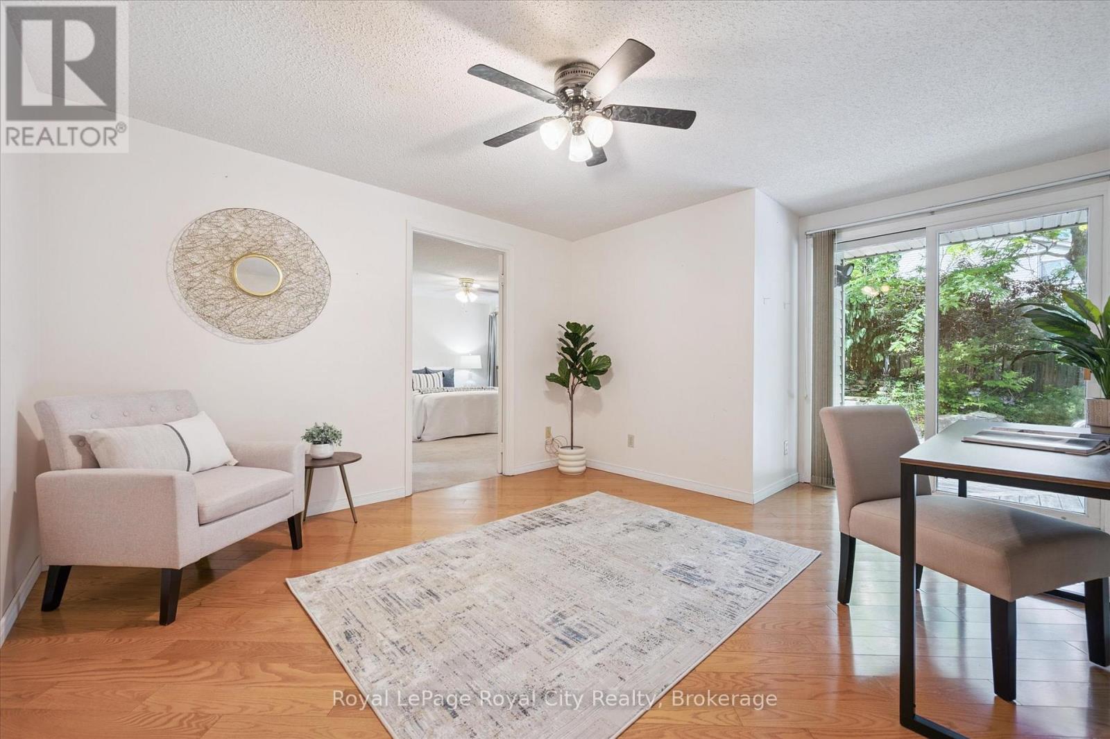












15 JODI PLACE

,
Guelph (Willow West/Sugarbush/West Acres),




Ontario
N1H7R1

