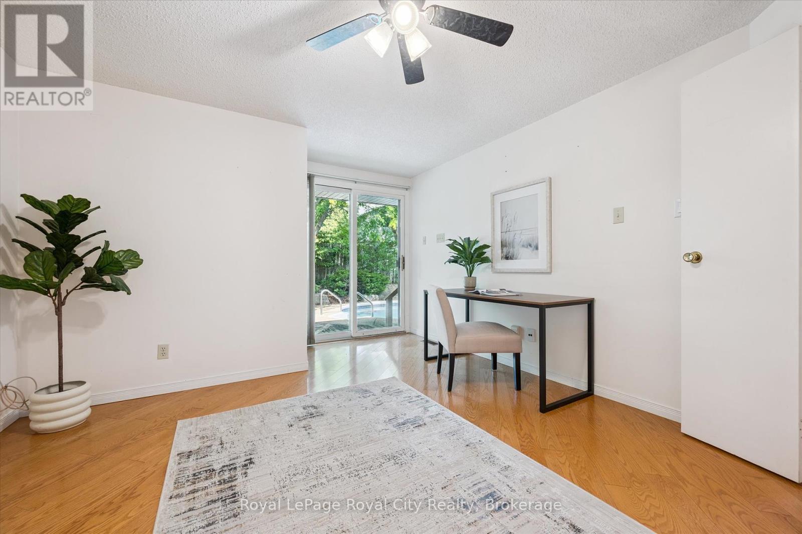 












15 JODI PLACE

,
Guelph (Willow West/Sugarbush/West Acres),




Ontario
N1H7R1

