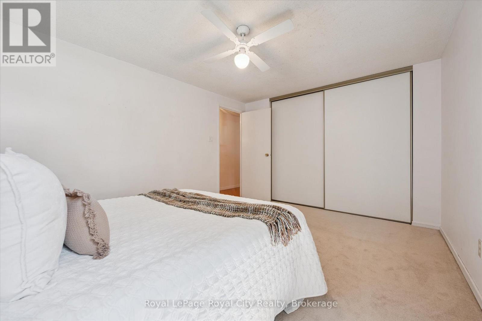 












15 JODI PLACE

,
Guelph (Willow West/Sugarbush/West Acres),




Ontario
N1H7R1

