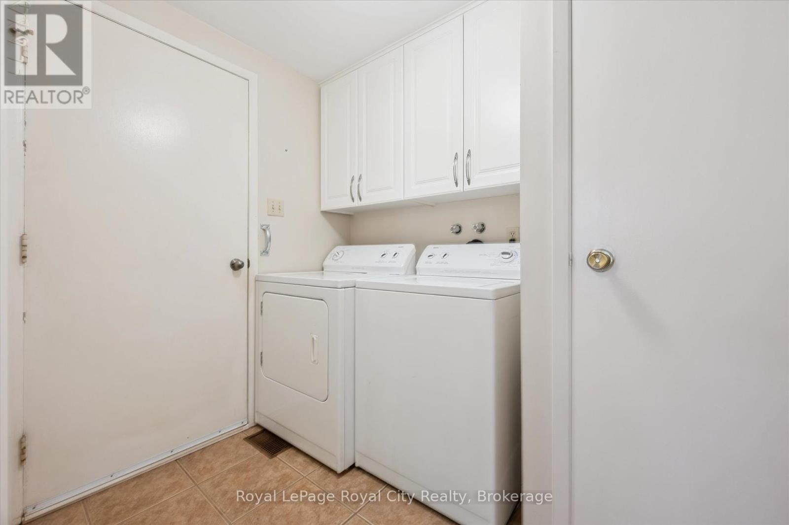 












15 JODI PLACE

,
Guelph (Willow West/Sugarbush/West Acres),




Ontario
N1H7R1

