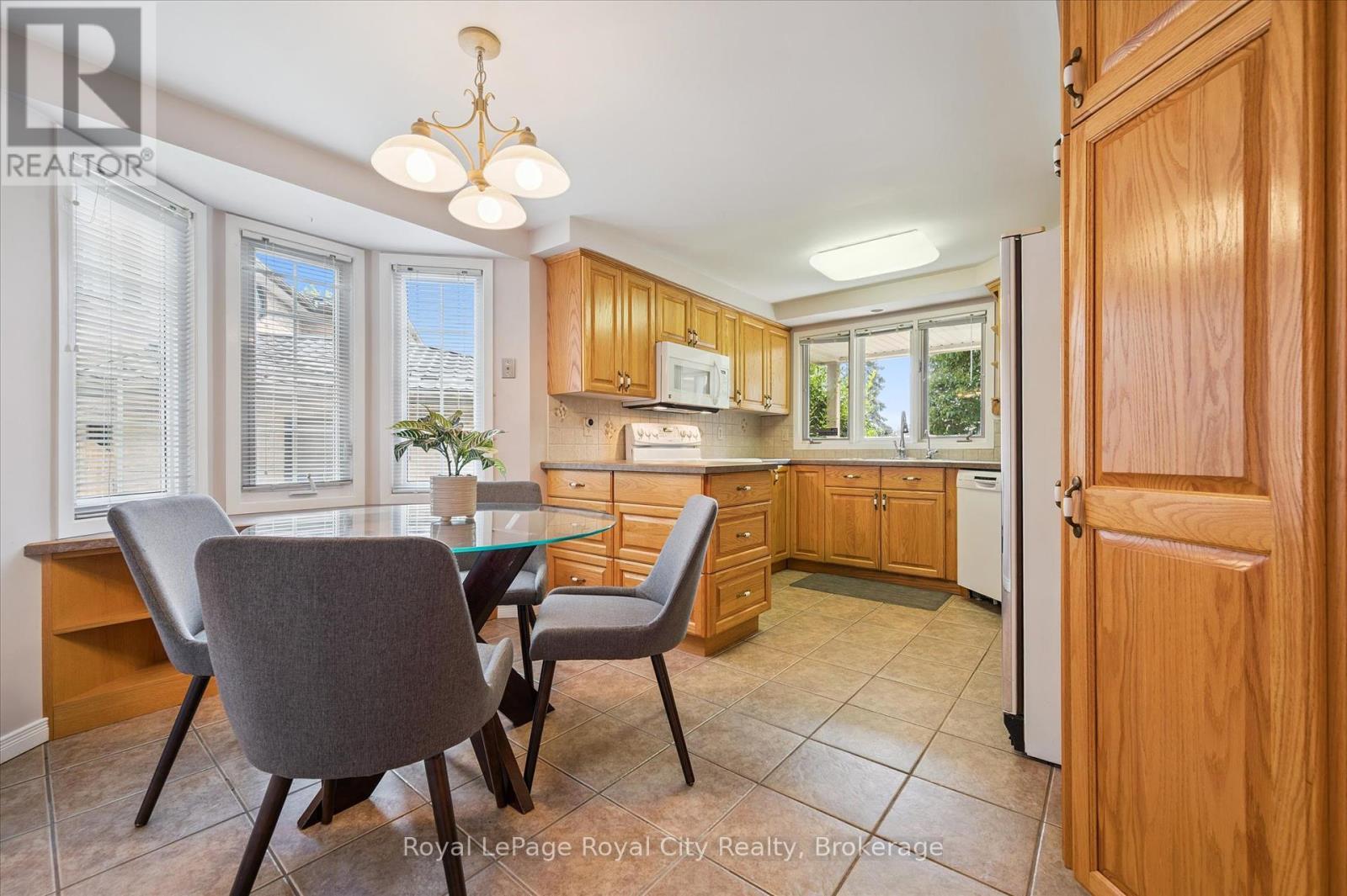 












15 JODI PLACE

,
Guelph (Willow West/Sugarbush/West Acres),




Ontario
N1H7R1

