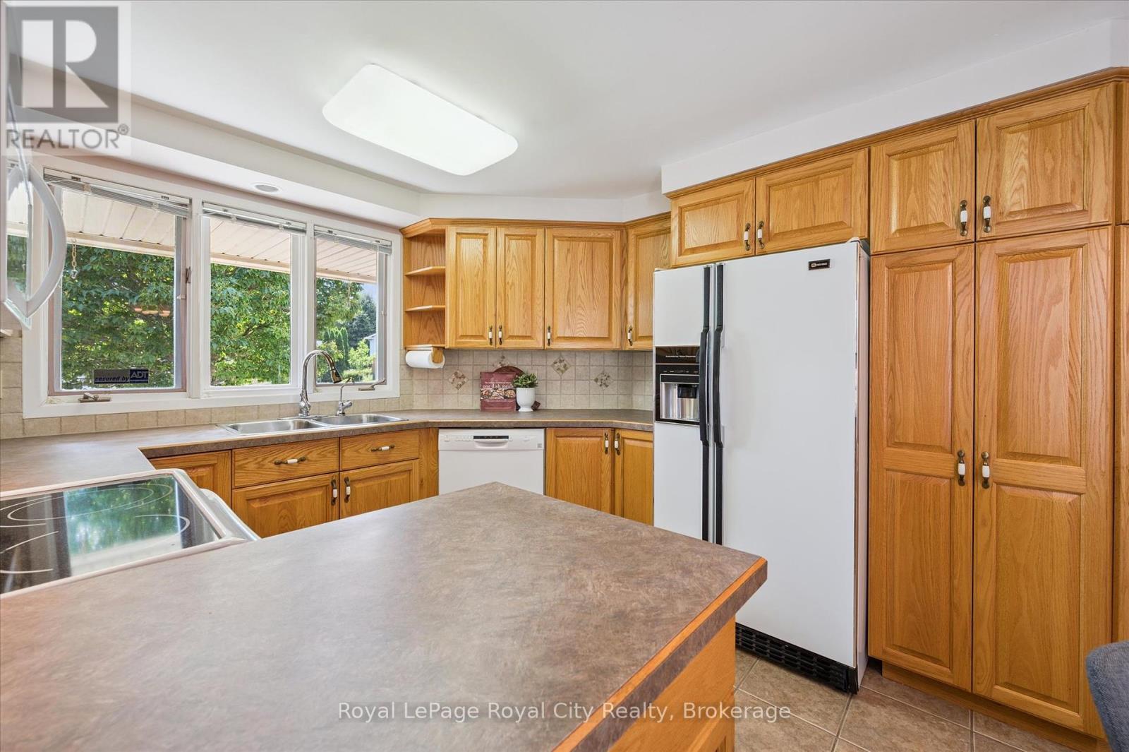 












15 JODI PLACE

,
Guelph (Willow West/Sugarbush/West Acres),




Ontario
N1H7R1

