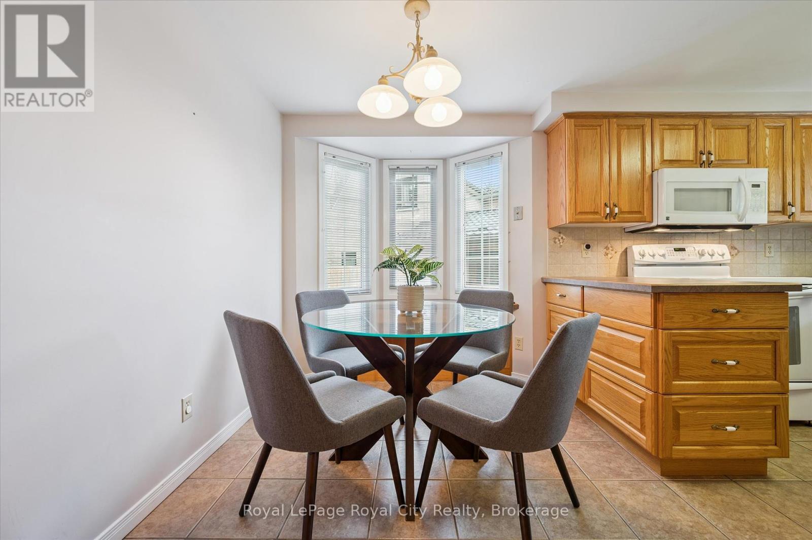 












15 JODI PLACE

,
Guelph (Willow West/Sugarbush/West Acres),




Ontario
N1H7R1

