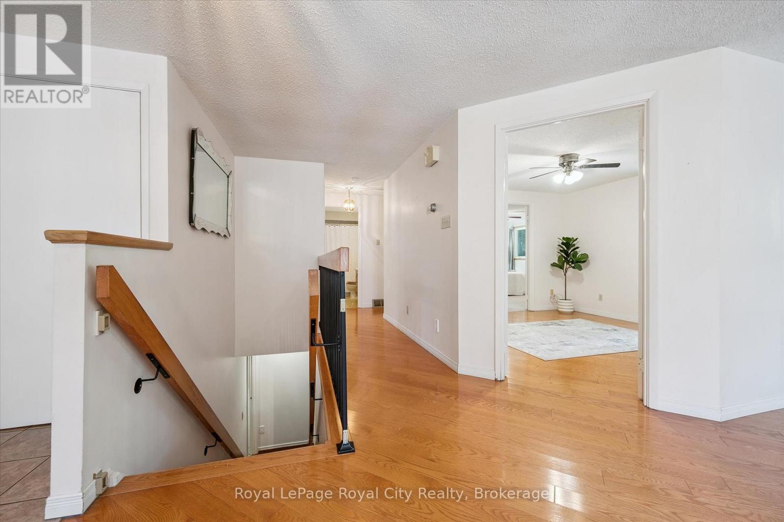 












15 JODI PLACE

,
Guelph (Willow West/Sugarbush/West Acres),




Ontario
N1H7R1

