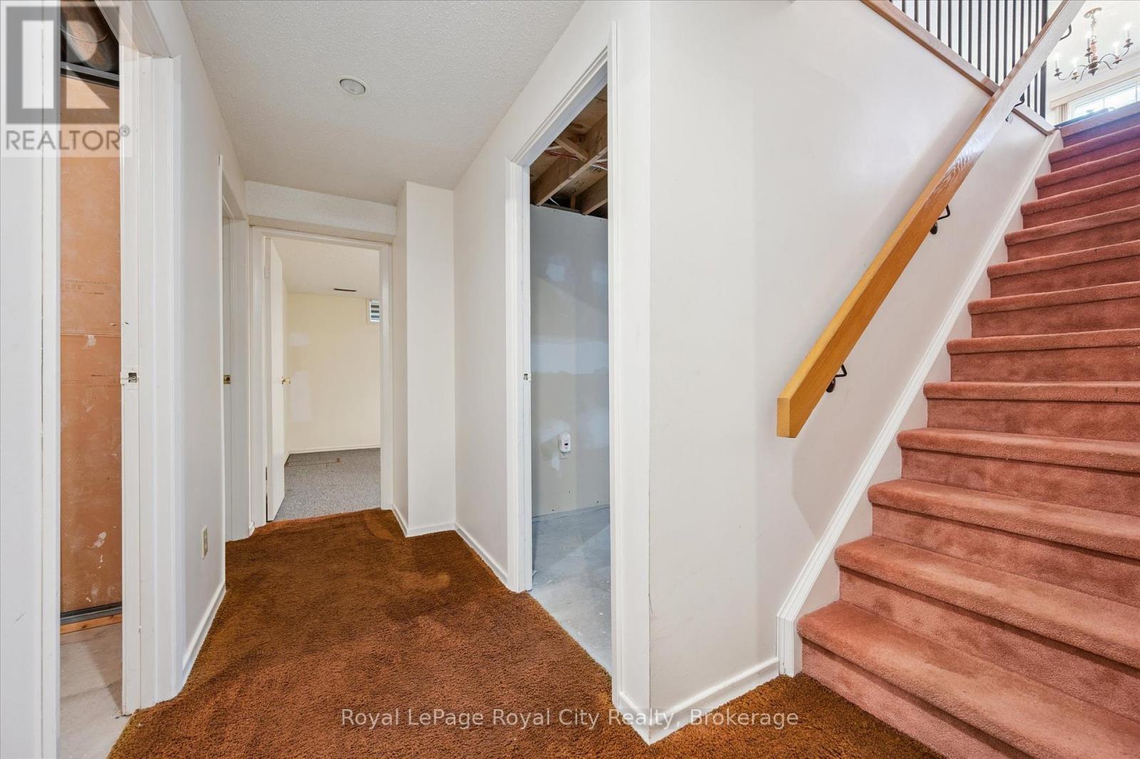












15 JODI PLACE

,
Guelph (Willow West/Sugarbush/West Acres),




Ontario
N1H7R1

