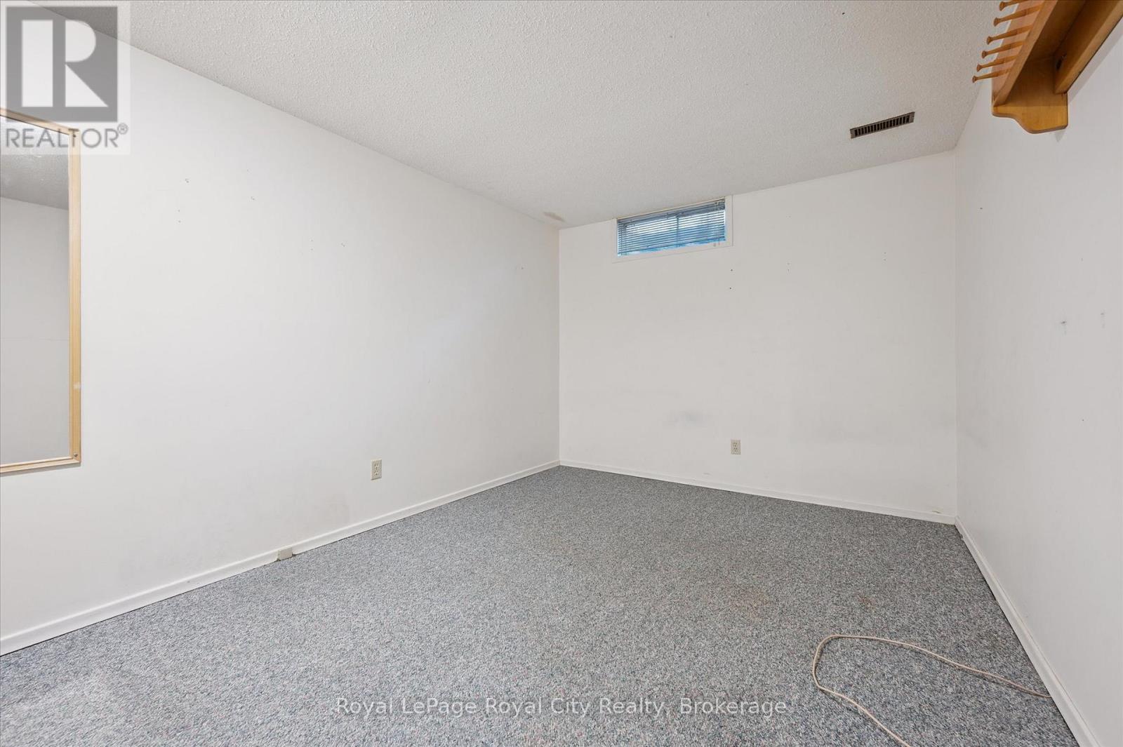 












15 JODI PLACE

,
Guelph (Willow West/Sugarbush/West Acres),




Ontario
N1H7R1

