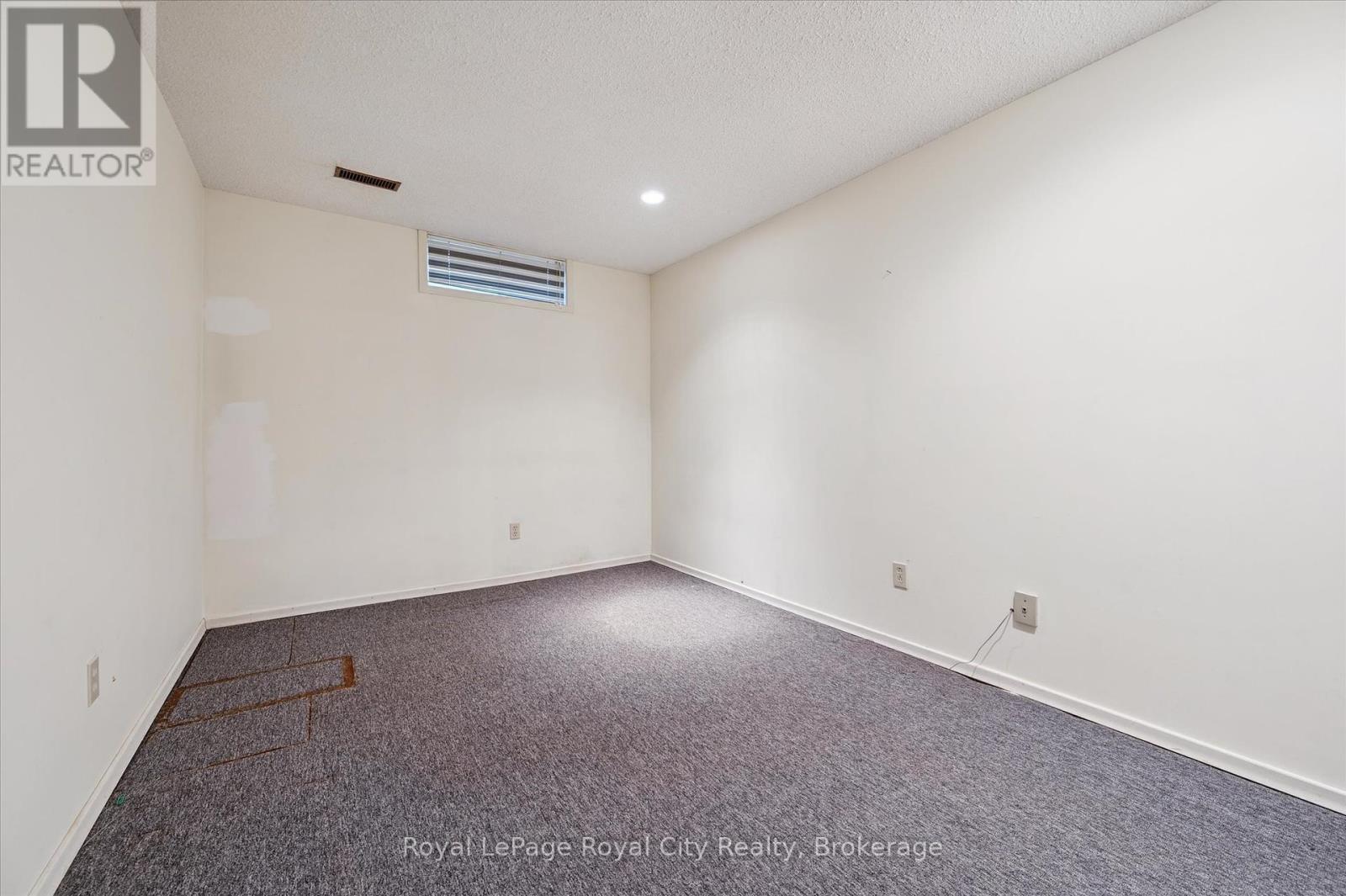 












15 JODI PLACE

,
Guelph (Willow West/Sugarbush/West Acres),




Ontario
N1H7R1

