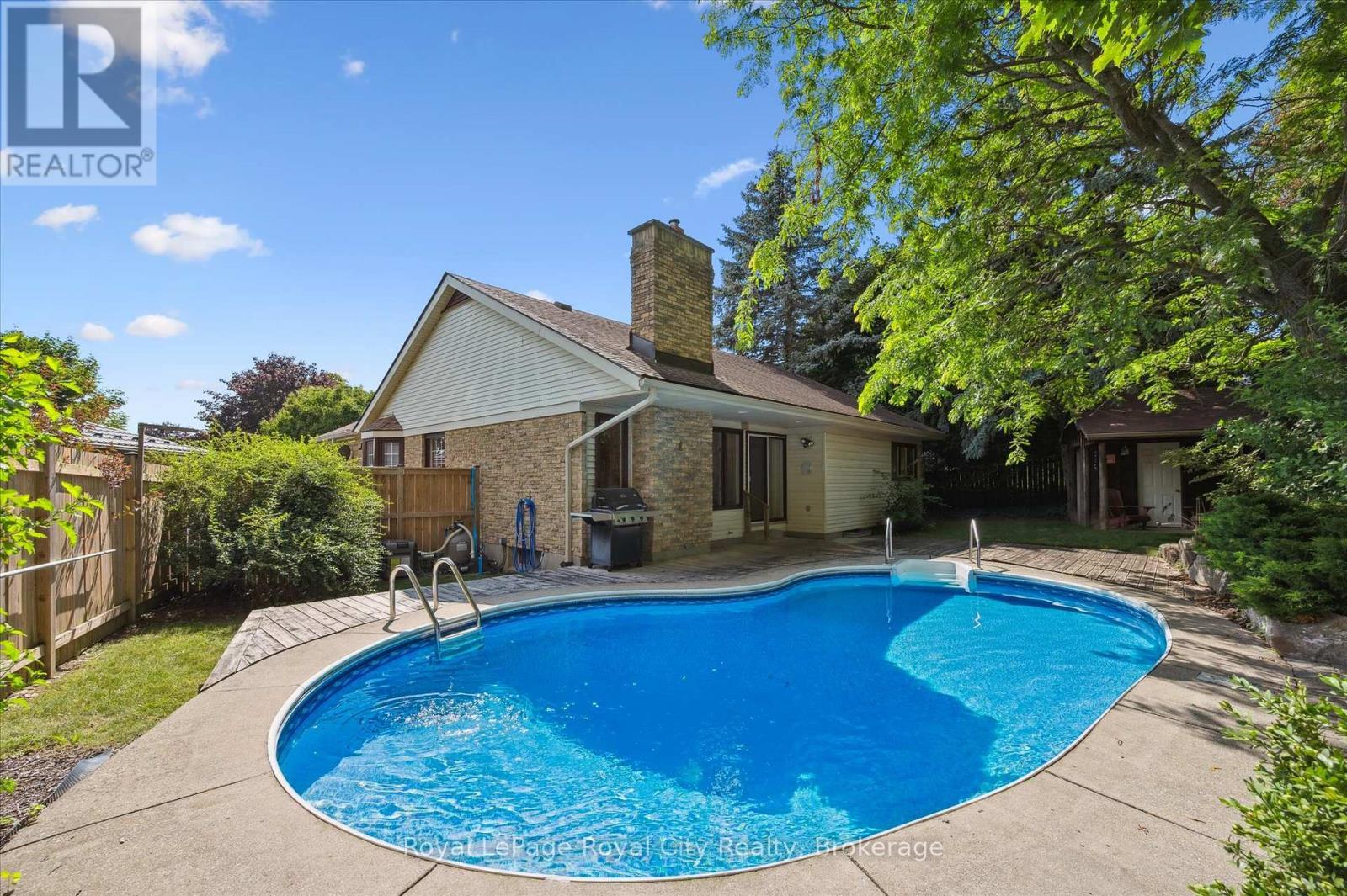 












15 JODI PLACE

,
Guelph (Willow West/Sugarbush/West Acres),




Ontario
N1H7R1

