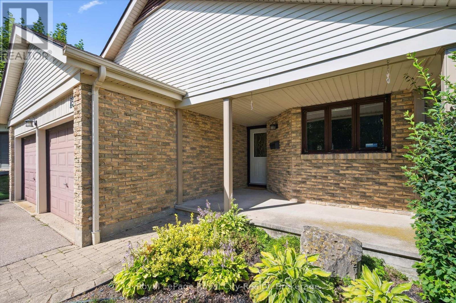 












15 JODI PLACE

,
Guelph (Willow West/Sugarbush/West Acres),




Ontario
N1H7R1

