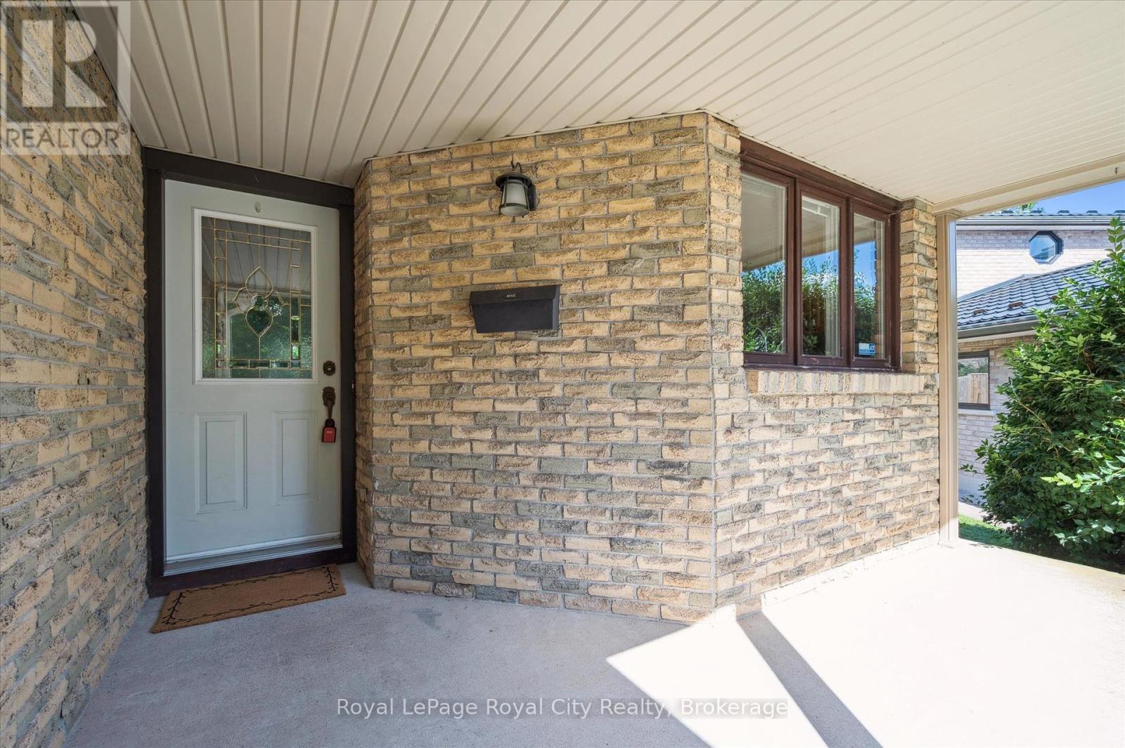 












15 JODI PLACE

,
Guelph (Willow West/Sugarbush/West Acres),




Ontario
N1H7R1

