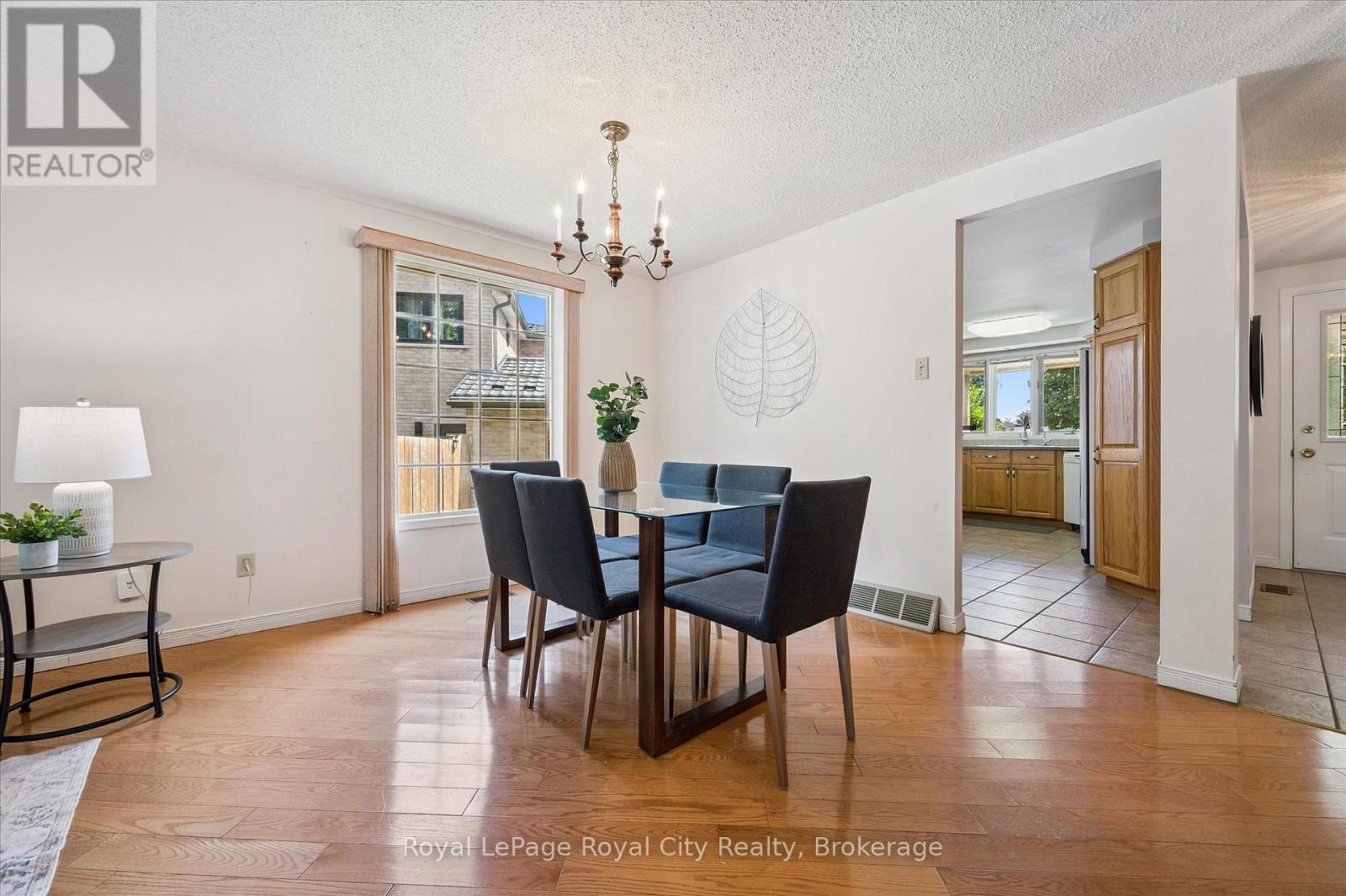 












15 JODI PLACE

,
Guelph (Willow West/Sugarbush/West Acres),




Ontario
N1H7R1

