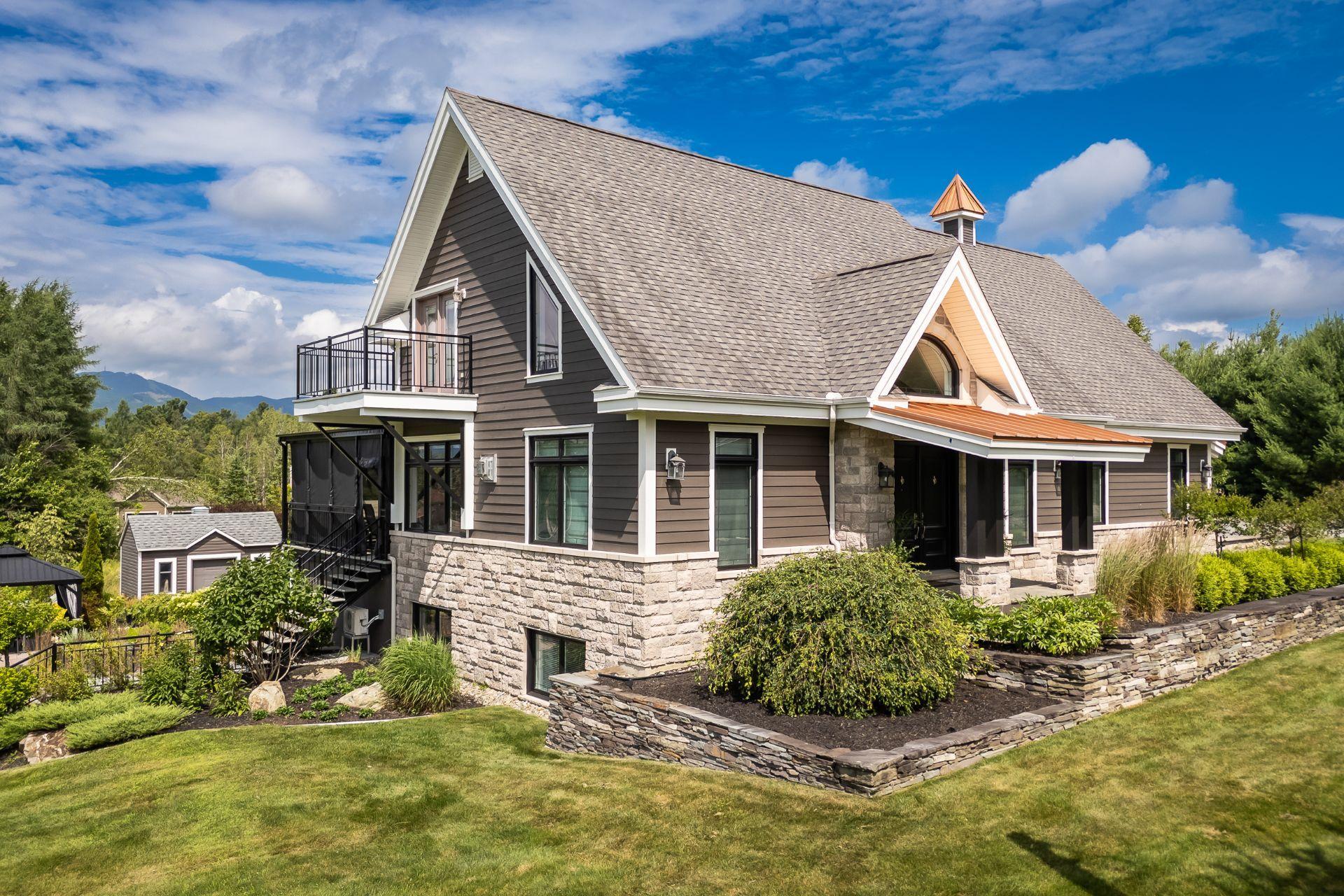 









262


Rue du Pic-du-Lynx

,
Magog,




QC
J1X0E5


