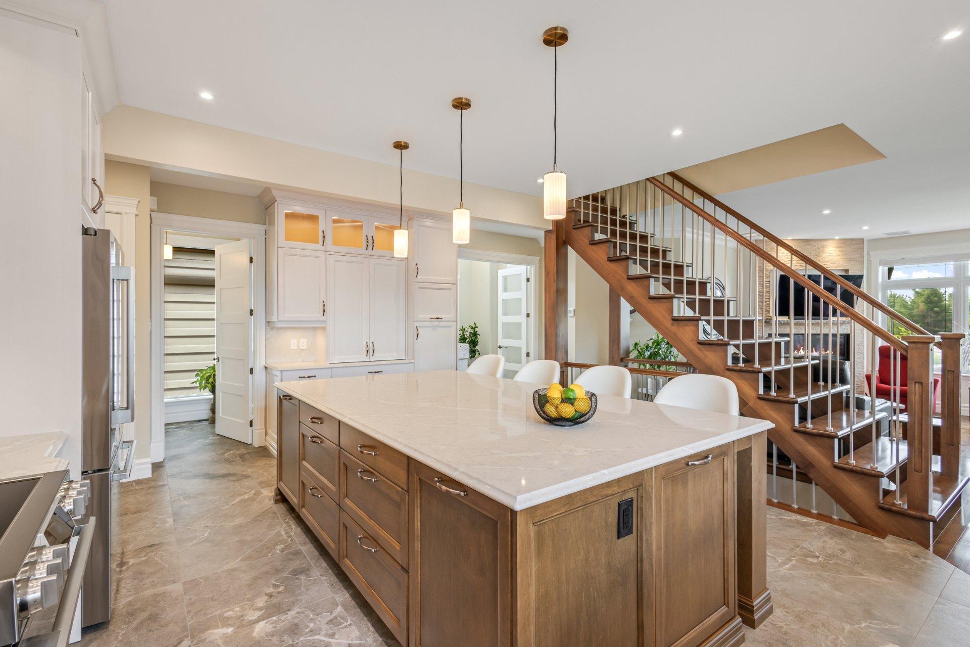 









262


Rue du Pic-du-Lynx

,
Magog,




QC
J1X0E5

