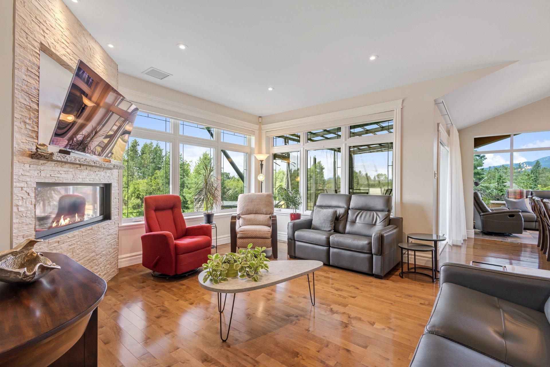 









262


Rue du Pic-du-Lynx

,
Magog,




QC
J1X0E5

