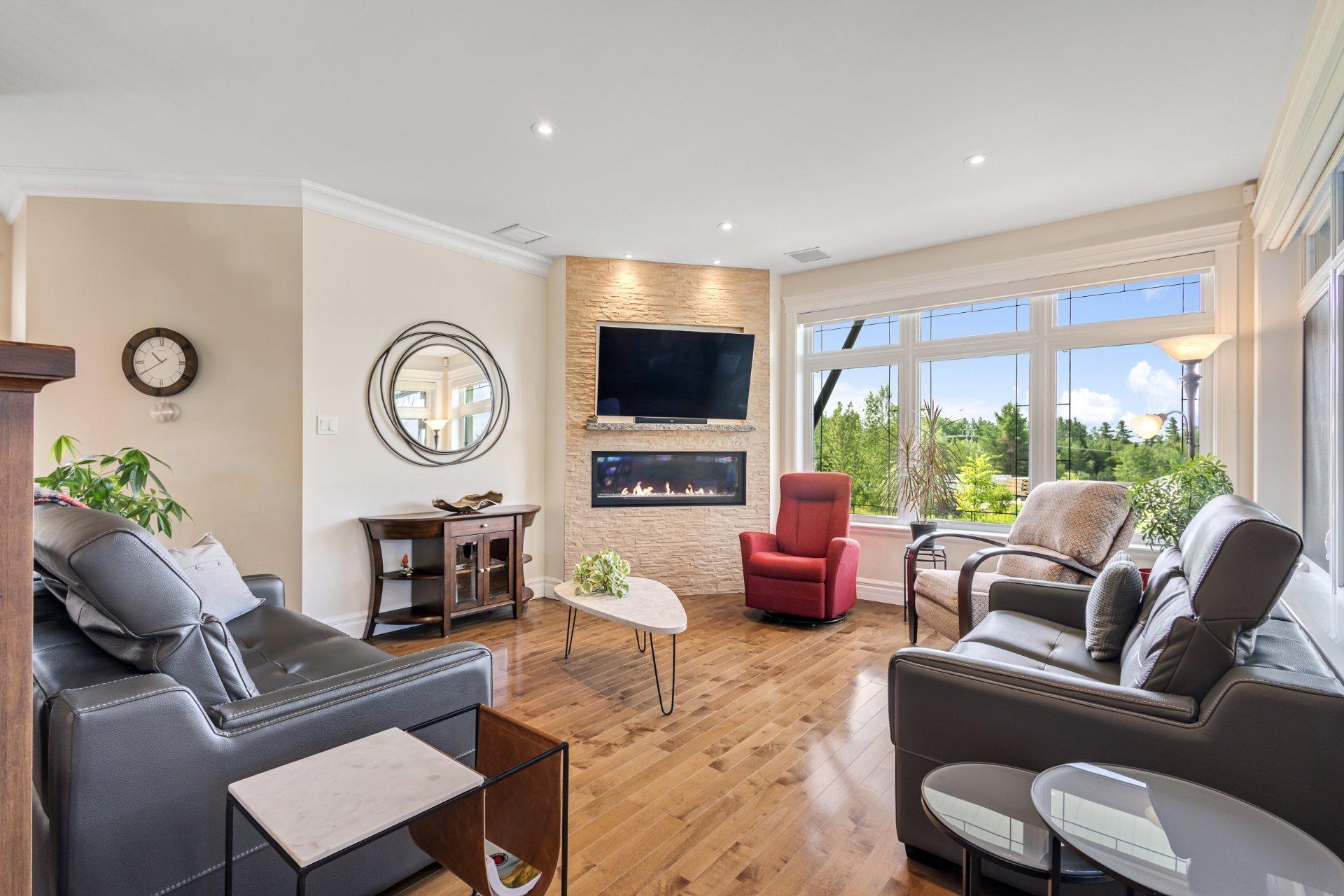 









262


Rue du Pic-du-Lynx

,
Magog,




QC
J1X0E5

