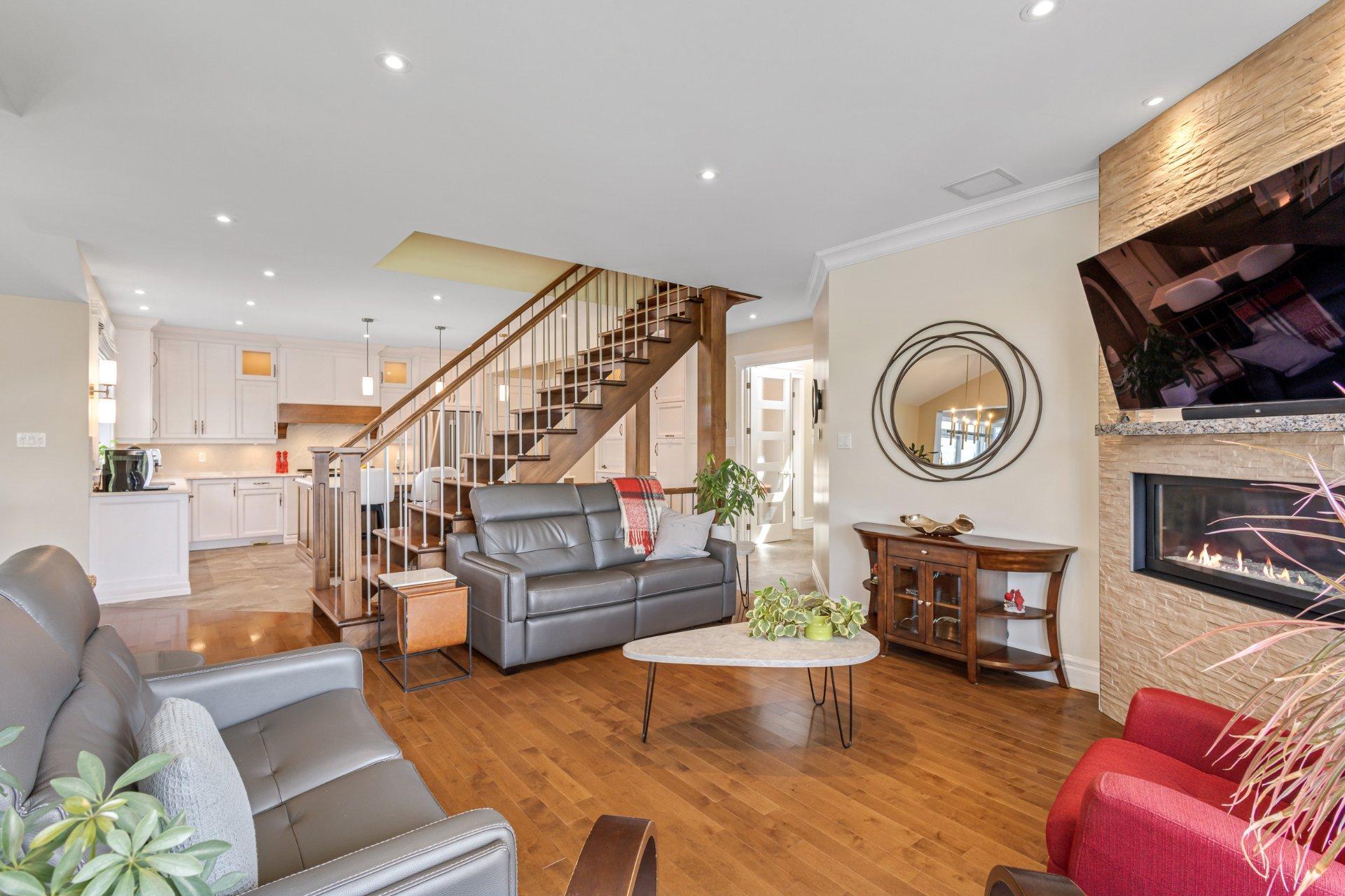 









262


Rue du Pic-du-Lynx

,
Magog,




QC
J1X0E5

