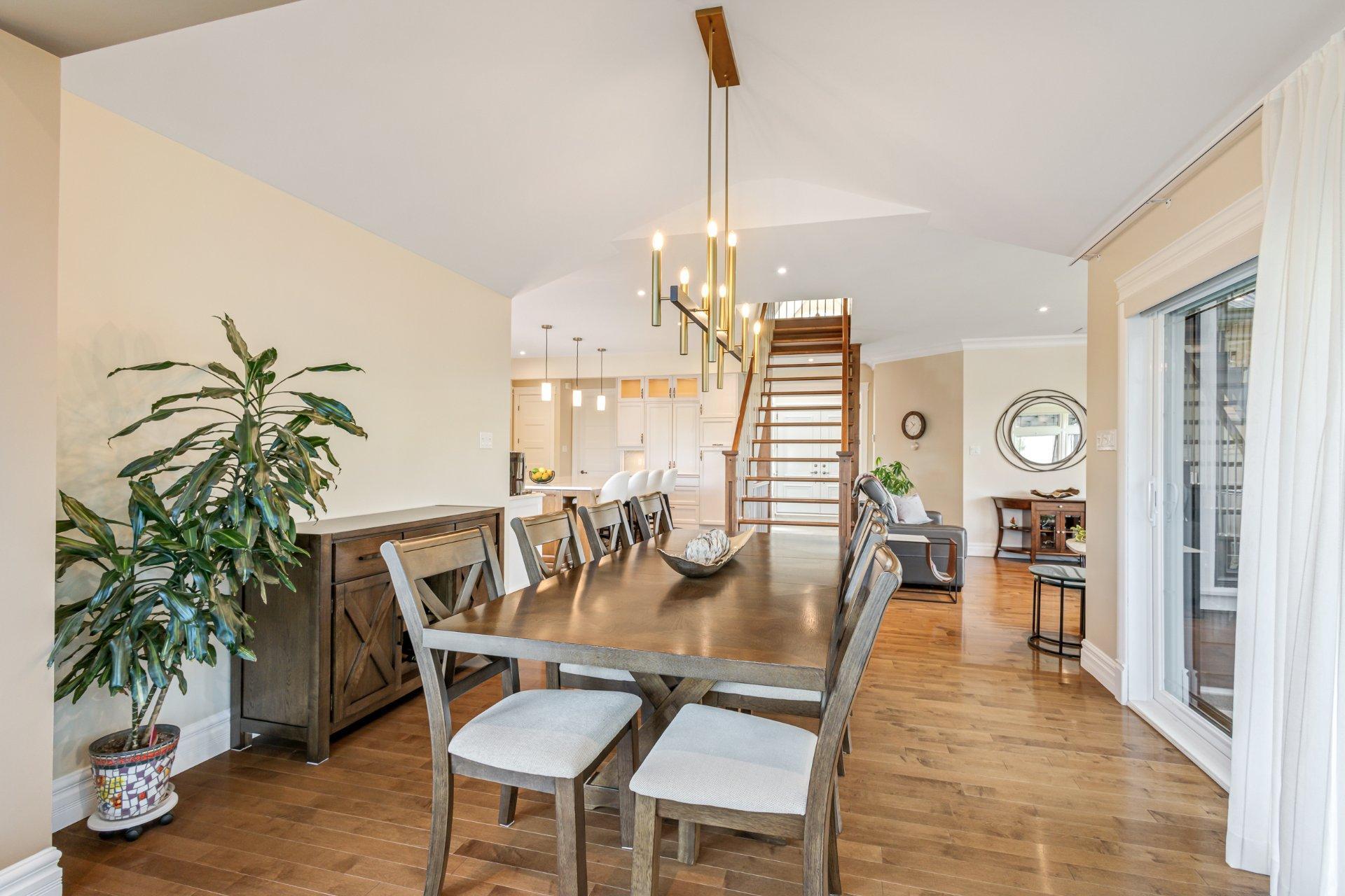 









262


Rue du Pic-du-Lynx

,
Magog,




QC
J1X0E5

