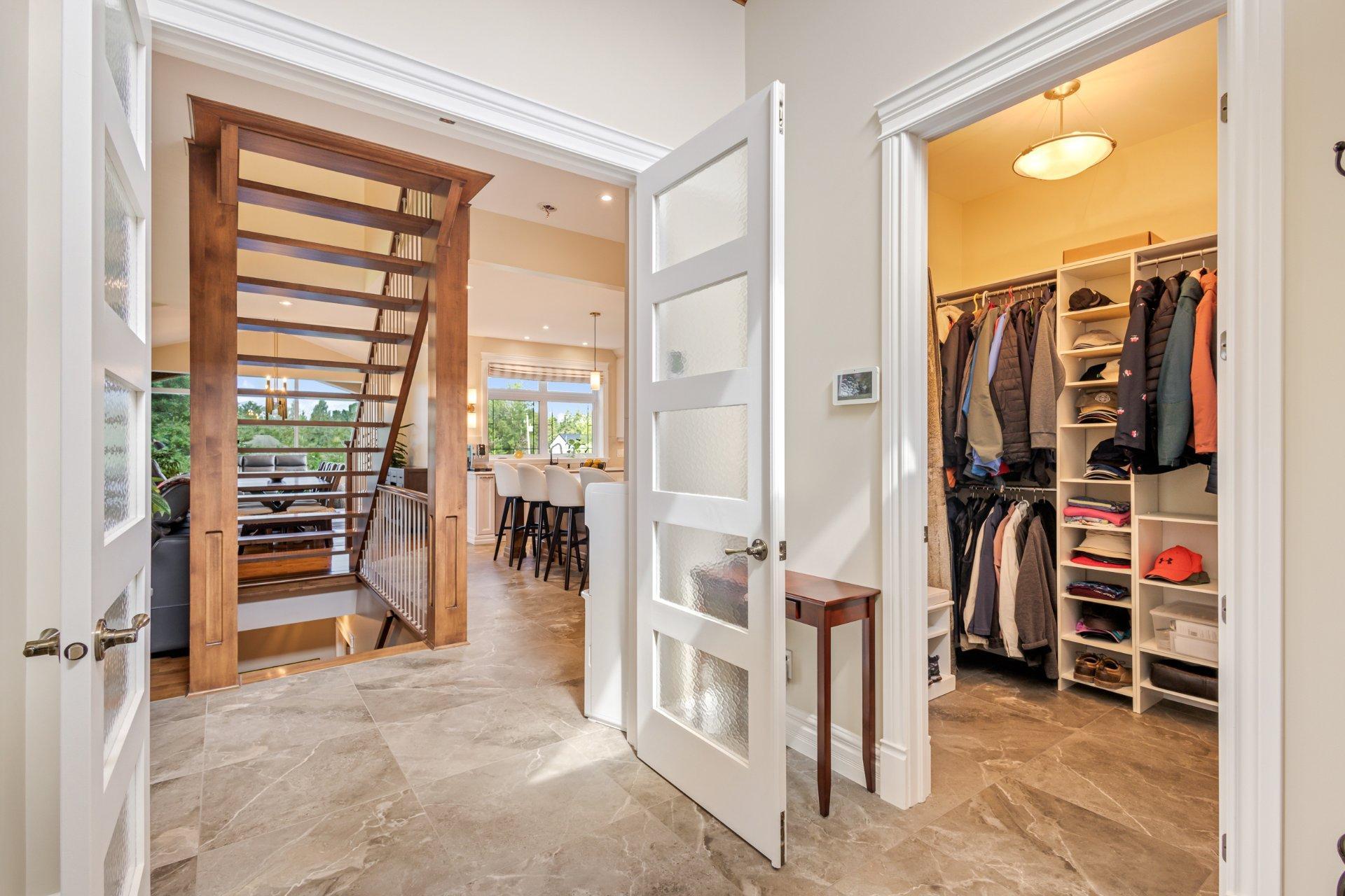 









262


Rue du Pic-du-Lynx

,
Magog,




QC
J1X0E5

