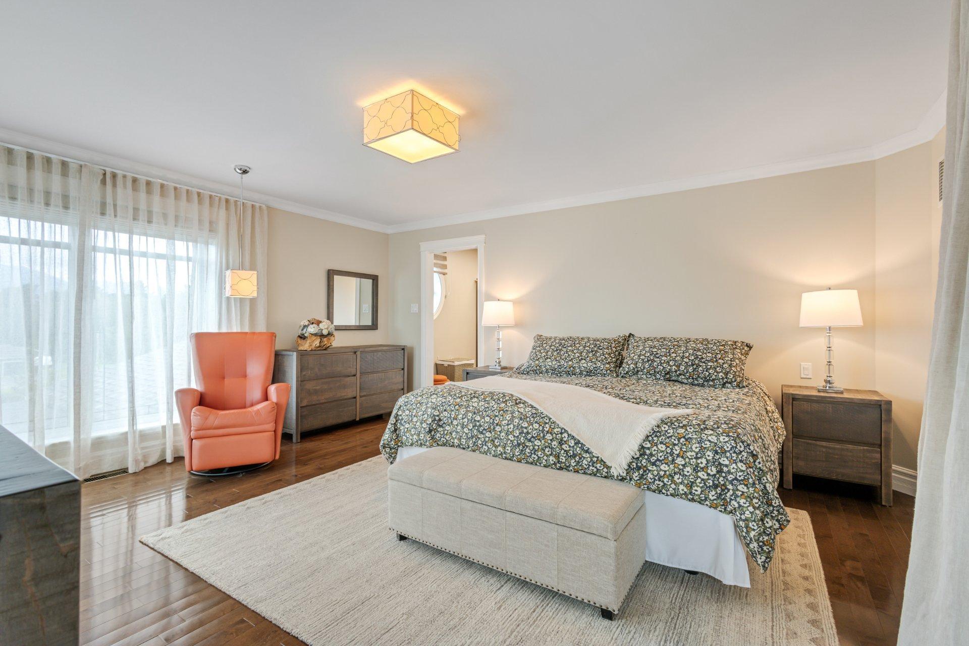 









262


Rue du Pic-du-Lynx

,
Magog,




QC
J1X0E5

