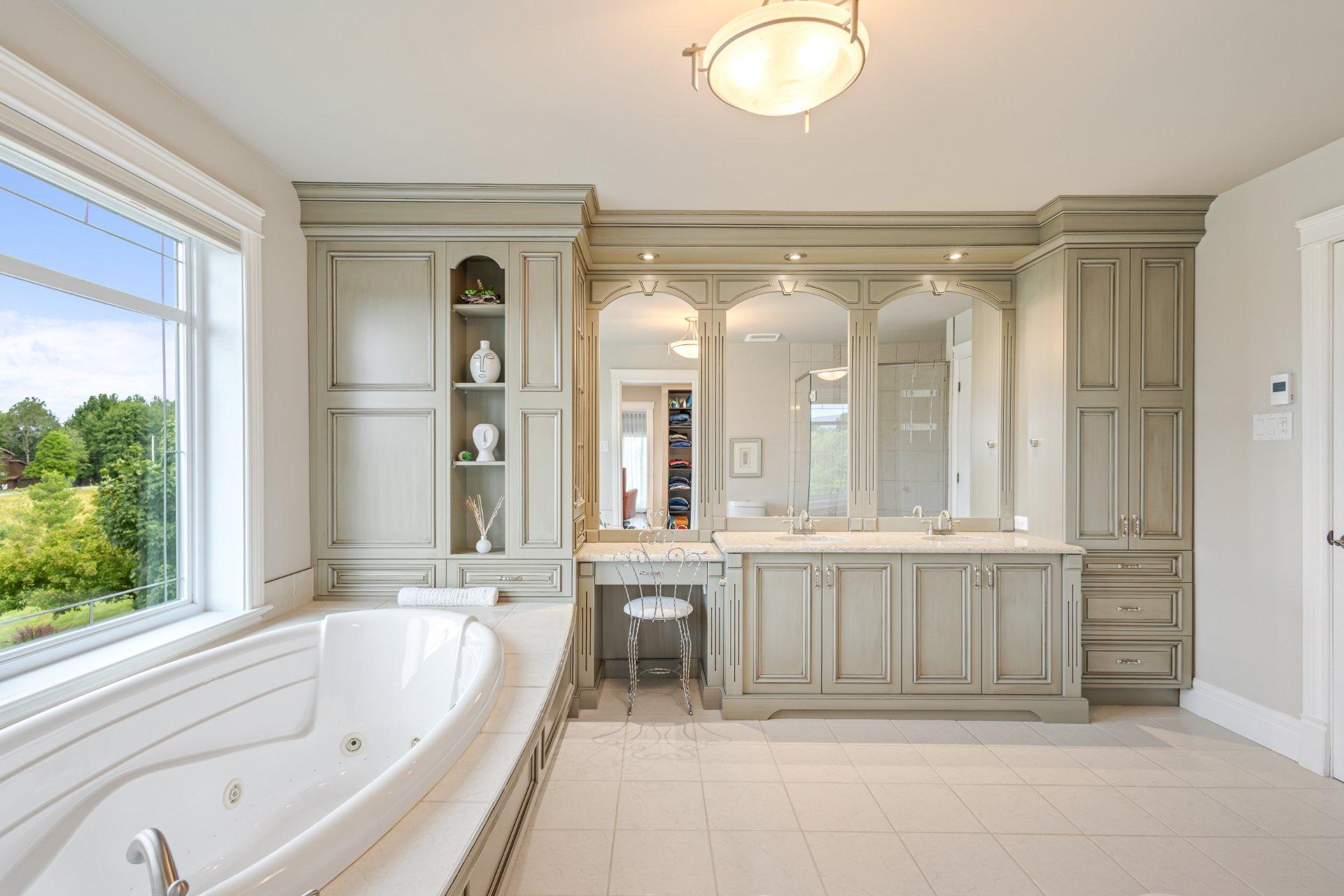 









262


Rue du Pic-du-Lynx

,
Magog,




QC
J1X0E5

