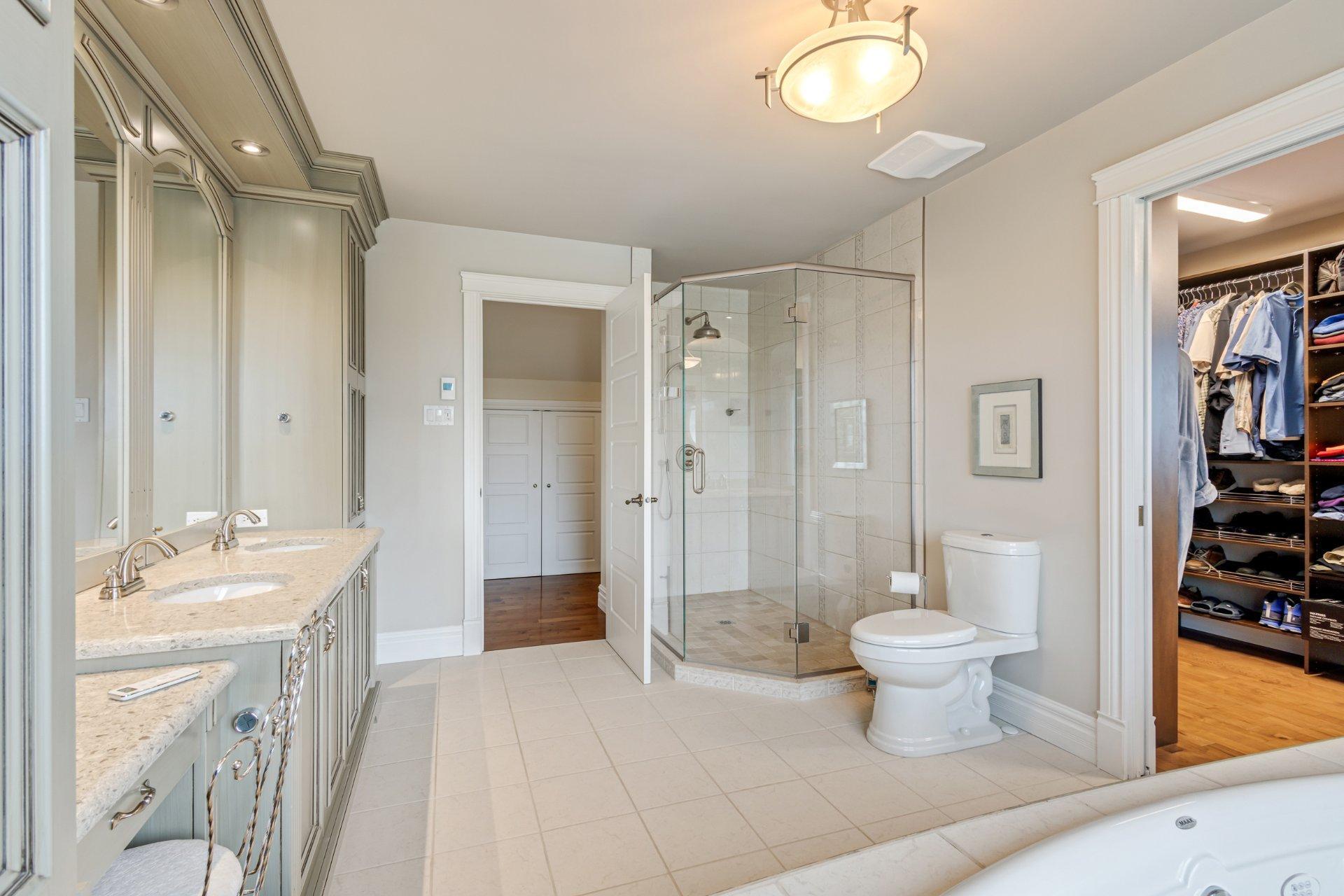 









262


Rue du Pic-du-Lynx

,
Magog,




QC
J1X0E5

