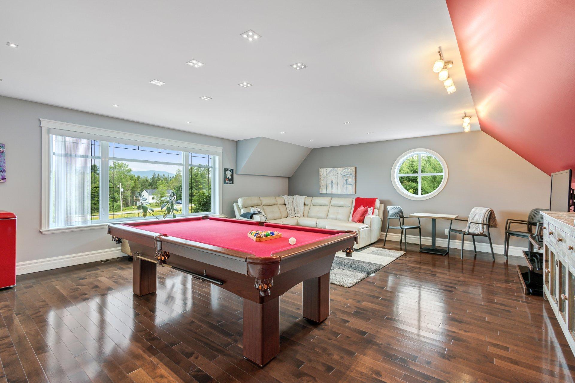 









262


Rue du Pic-du-Lynx

,
Magog,




QC
J1X0E5

