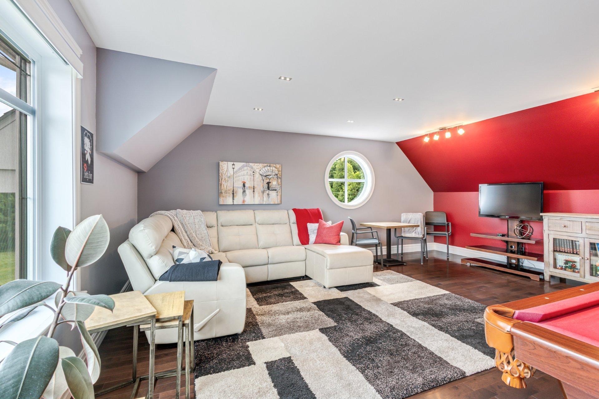 









262


Rue du Pic-du-Lynx

,
Magog,




QC
J1X0E5

