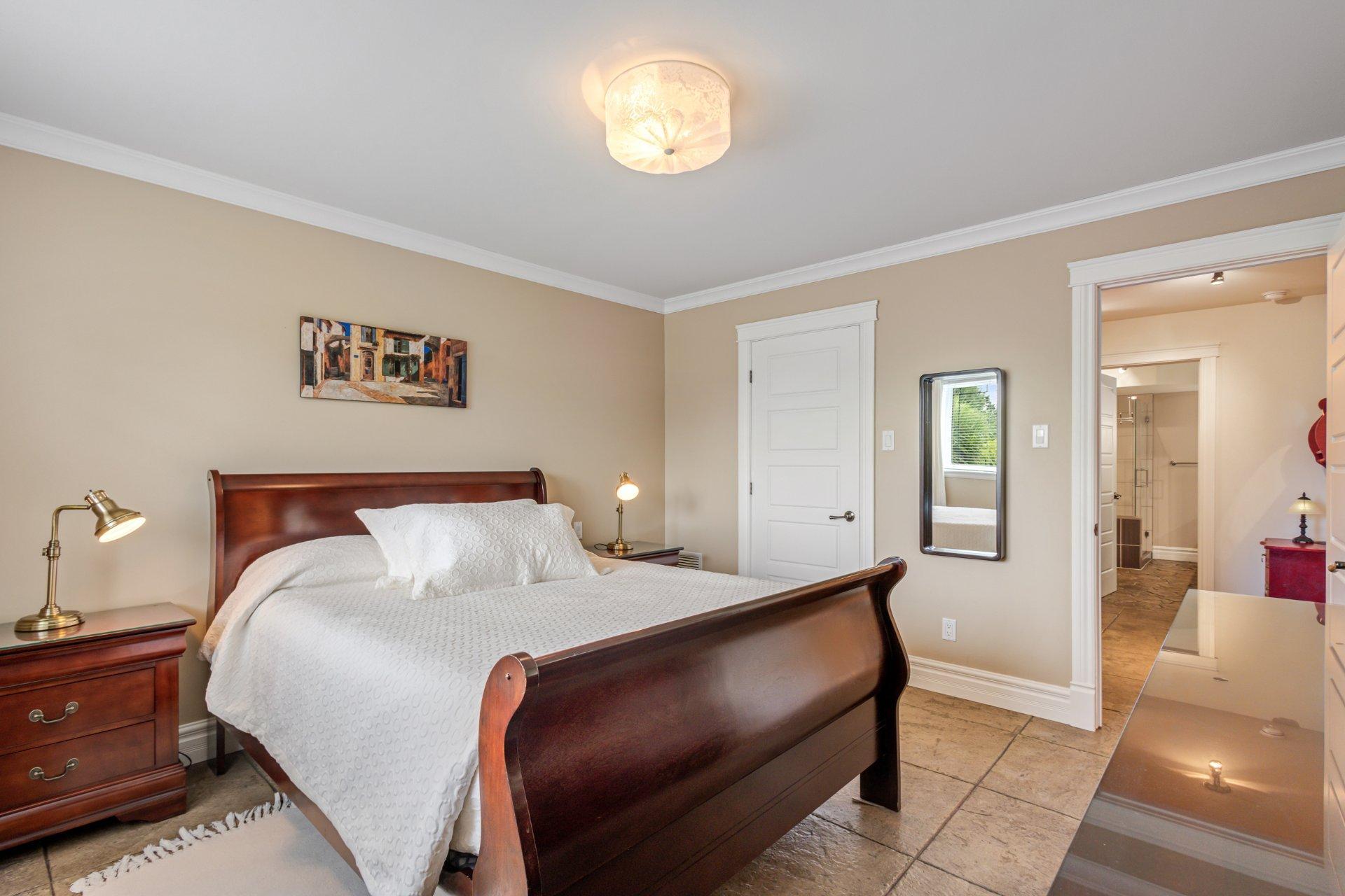 









262


Rue du Pic-du-Lynx

,
Magog,




QC
J1X0E5

