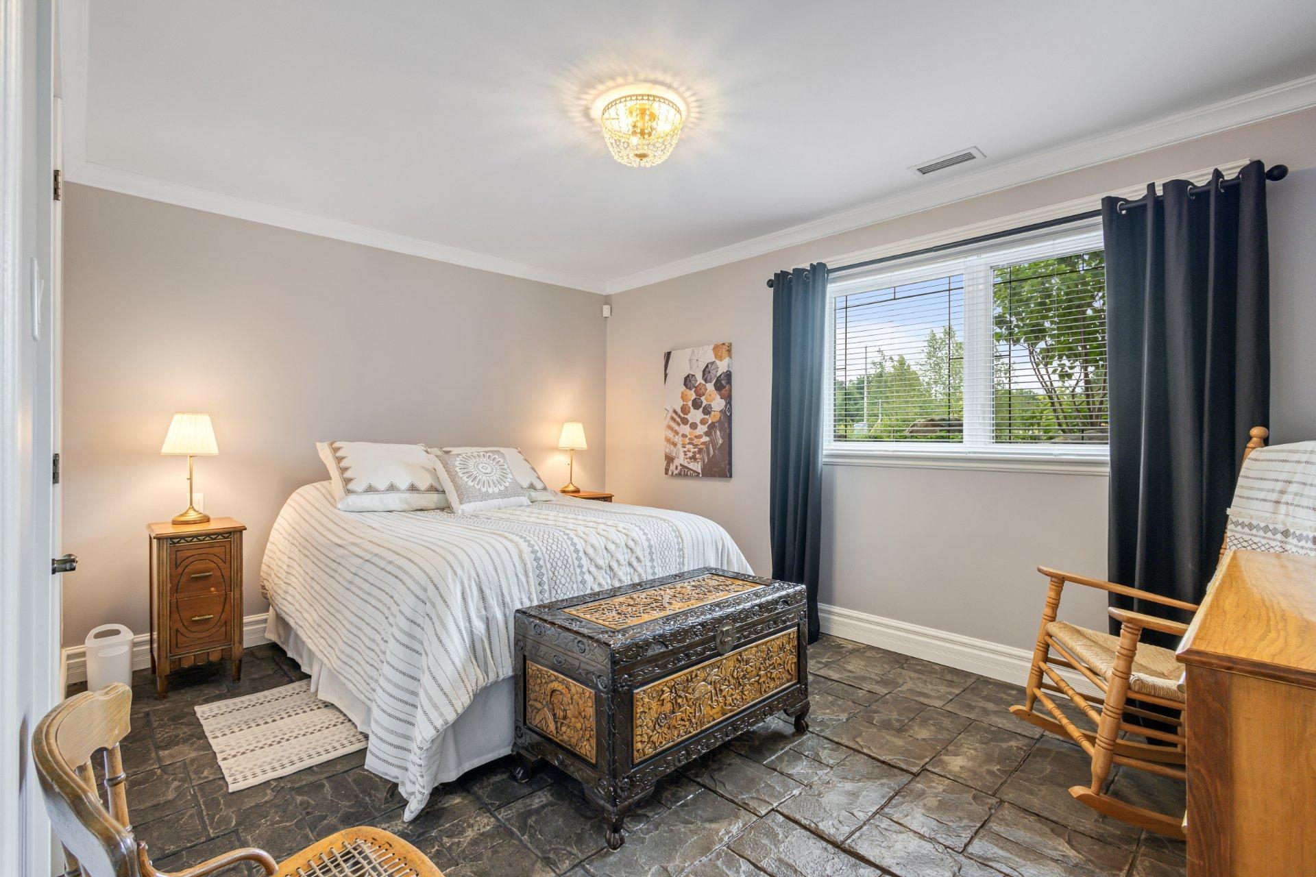









262


Rue du Pic-du-Lynx

,
Magog,




QC
J1X0E5

