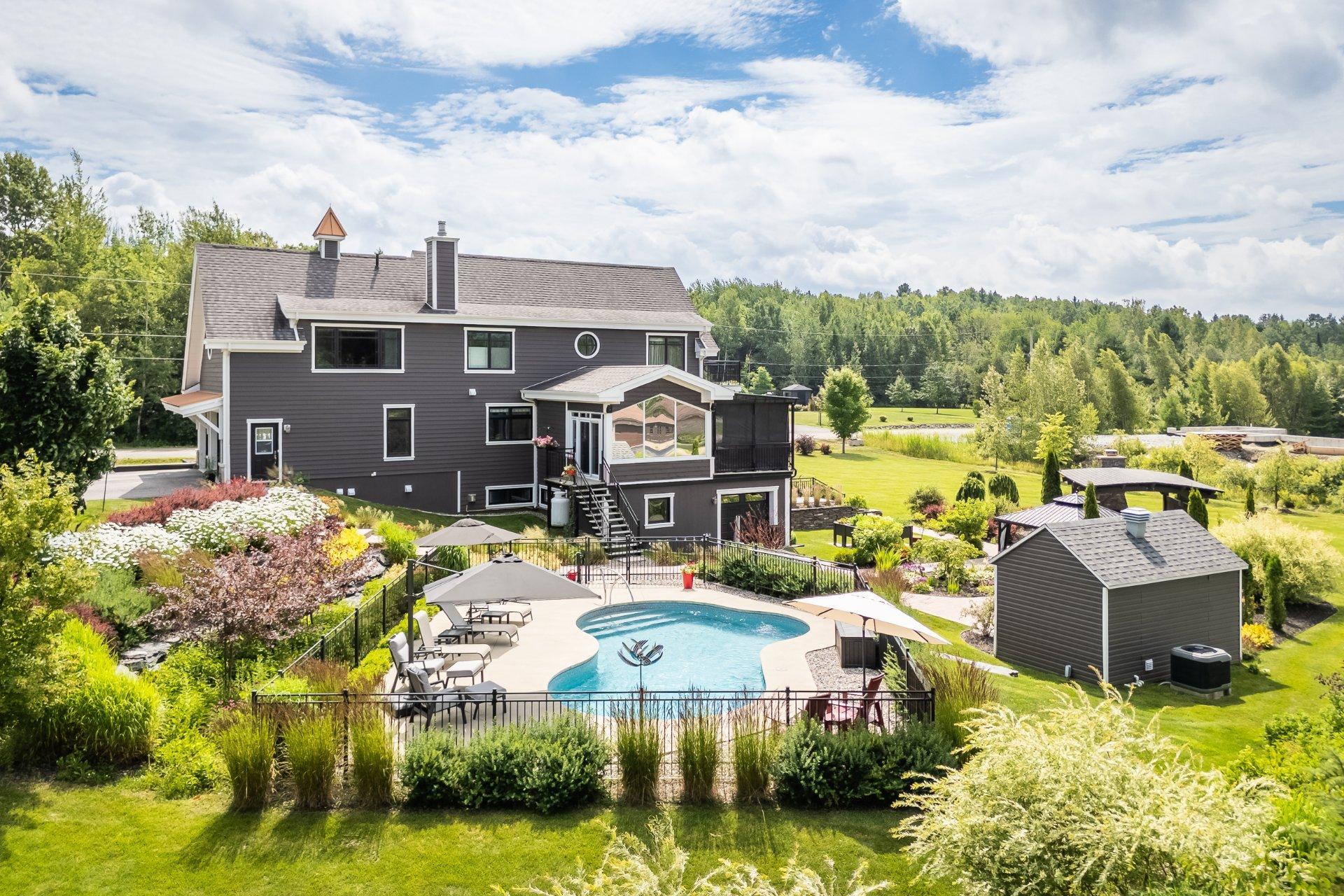 









262


Rue du Pic-du-Lynx

,
Magog,




QC
J1X0E5

