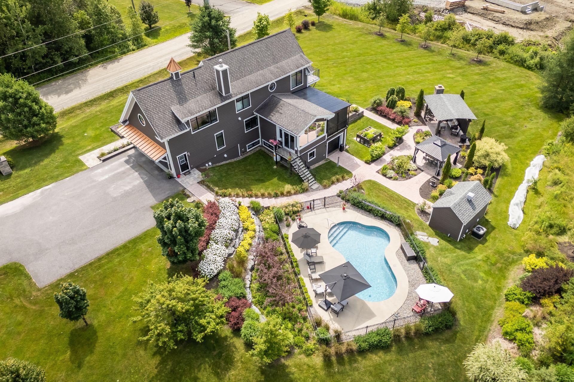 









262


Rue du Pic-du-Lynx

,
Magog,




QC
J1X0E5

