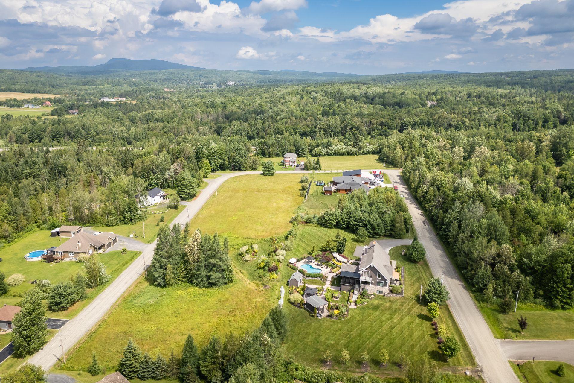 









262


Rue du Pic-du-Lynx

,
Magog,




QC
J1X0E5

