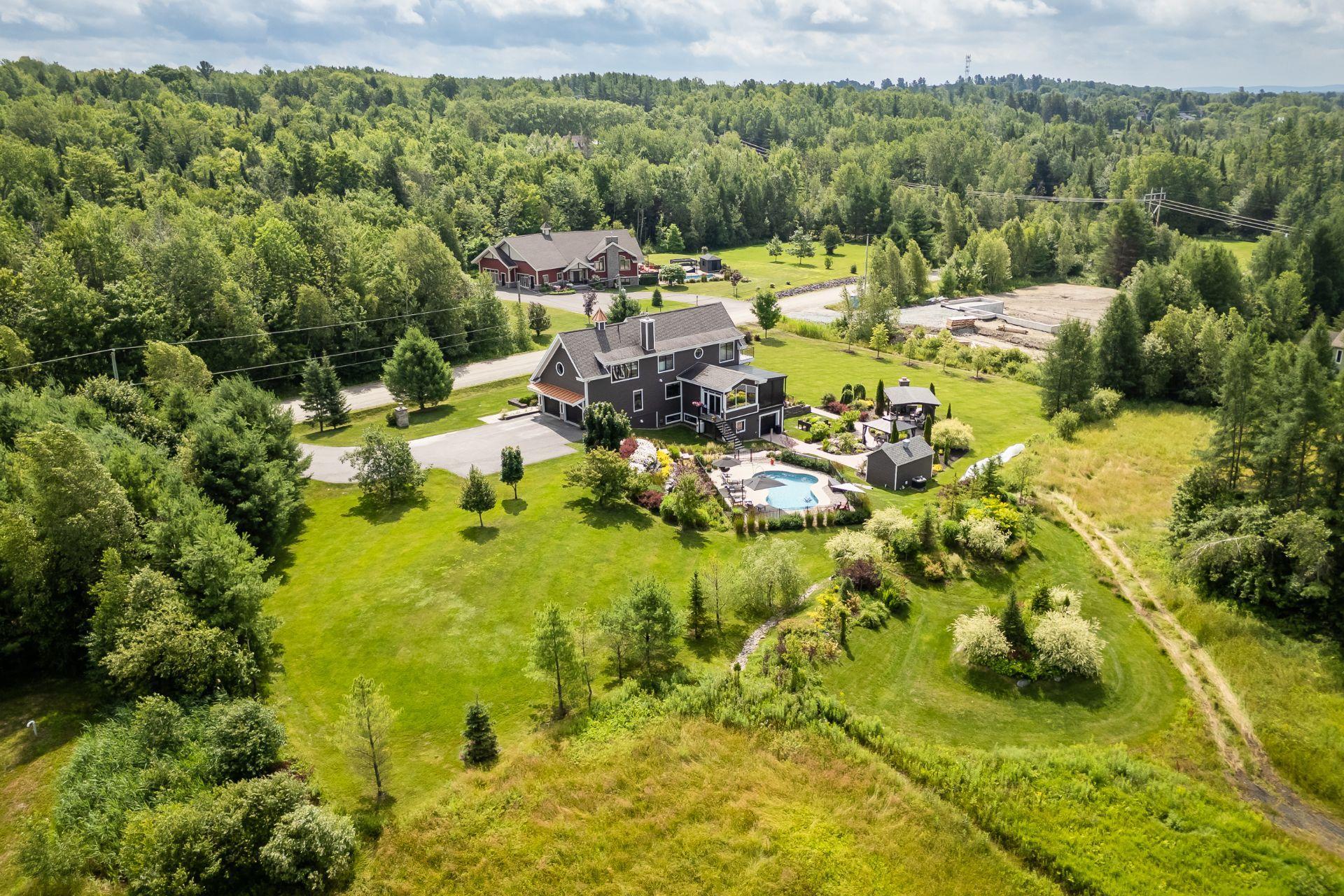 









262


Rue du Pic-du-Lynx

,
Magog,




QC
J1X0E5

