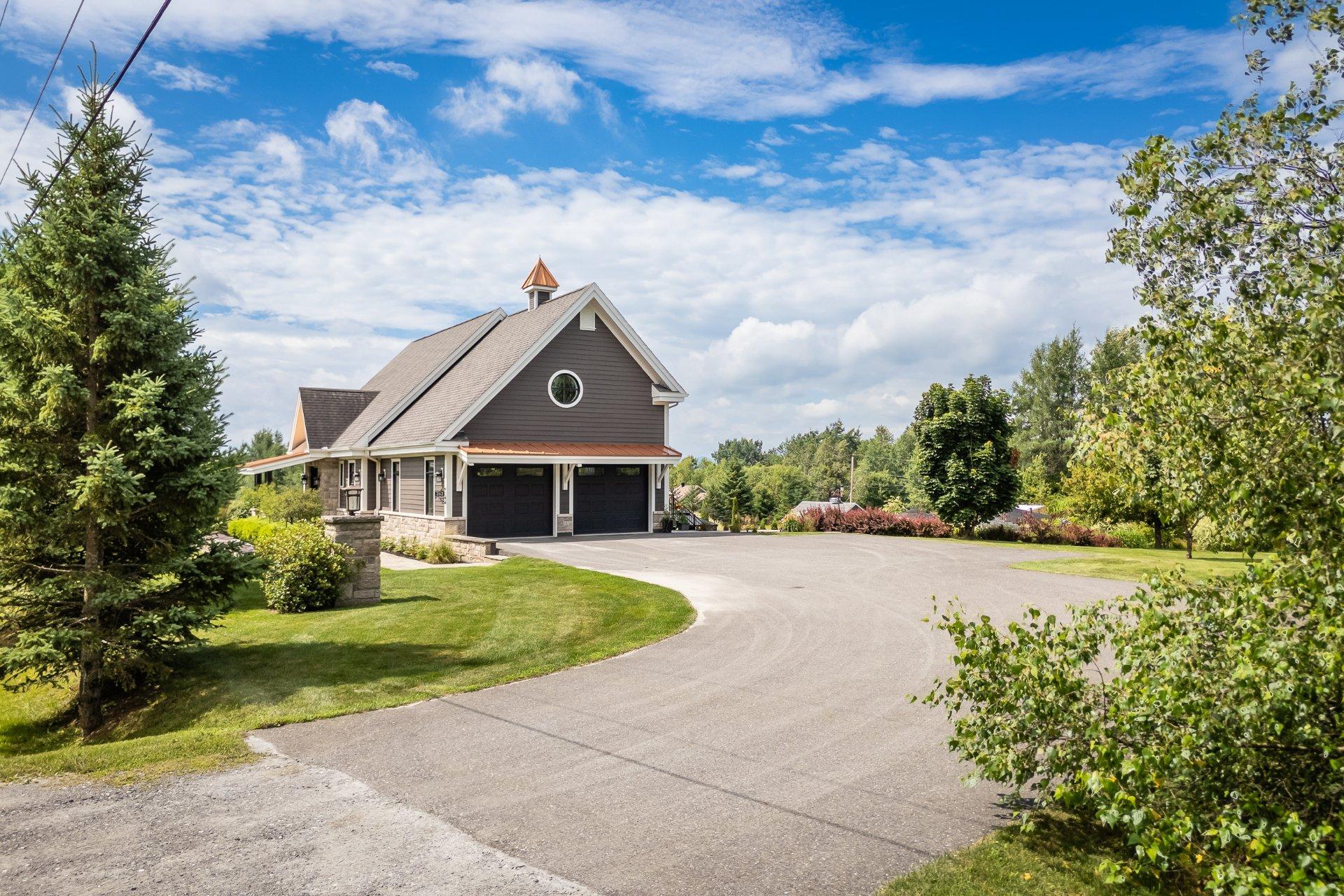 









262


Rue du Pic-du-Lynx

,
Magog,




QC
J1X0E5

